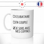 mug-tasse-celibataire-en-couple-je-sors-avec-mes-copines-célibat-humour-drole-original-mugs-tasses-café-thé-idée-cadeau-personnalisée-min