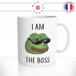 mug-tasse-pepe-the-frog-meme-lunettes-soleil-i-am-the-boss-geek-gamer-gaming-humour-fun-café-thé-idée-cadeau-originale-personnalisée2