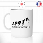mug-tasse-né-pour-la-trotinette-sport-evolution-de-l'homme-humaine-humour-fun-café-thé-idée-cadeau-originale-personnalisée-min