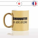 mug-tasse-doré-or-gold-chut-shut-je-dors-encore-matin-reveil-dormir-homme-femme-week-end-humour-fun-idée-cadeau-personnalisé-café-thé-min