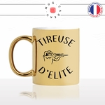 mug-tasse-or-doré-gold-tireuse-délite-tir-arme-a-feu-fusil-winchester-club-femme-couple-drole-original-cool-idée-cadeau-fun-café-thé-personnalisé-min