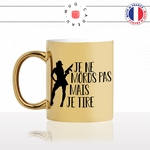 mug-tasse-doré-or-gold-femme-je-ne-mord-pas-mais-je-tire-tir-club-arme-fusil-assault-sexy-guns-humour-fun-idée-cadeau-personnalisé-café-thé-min