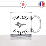 mug-tasse-en-verre-transparent-glass-femme-tireuse-délite-tirer-tire-arme-a-feu-fusil-chasse-club-humour-idée-cadeau-fun-cool-café-thé2