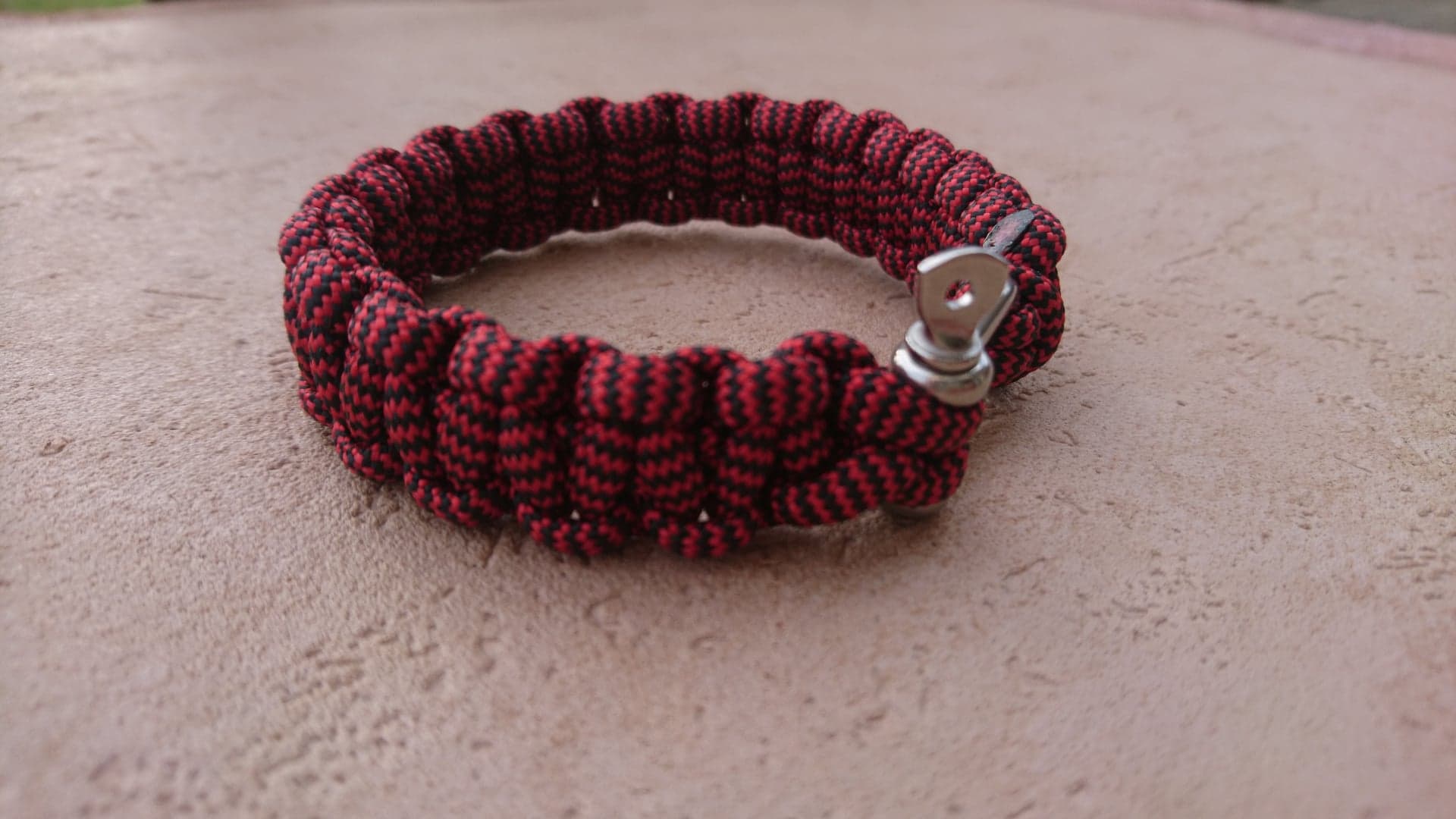 bracelet survie rouge inox (2)