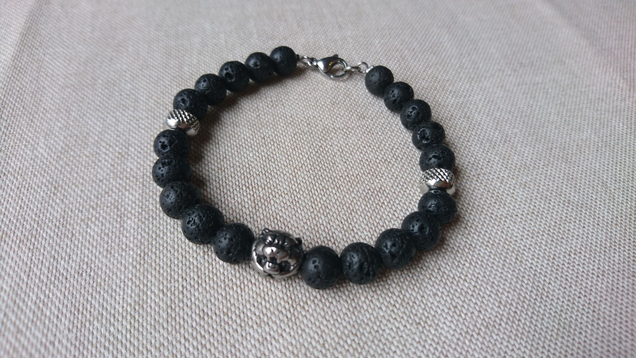 bracelet homme pierre lave basalte noir et inox tigre