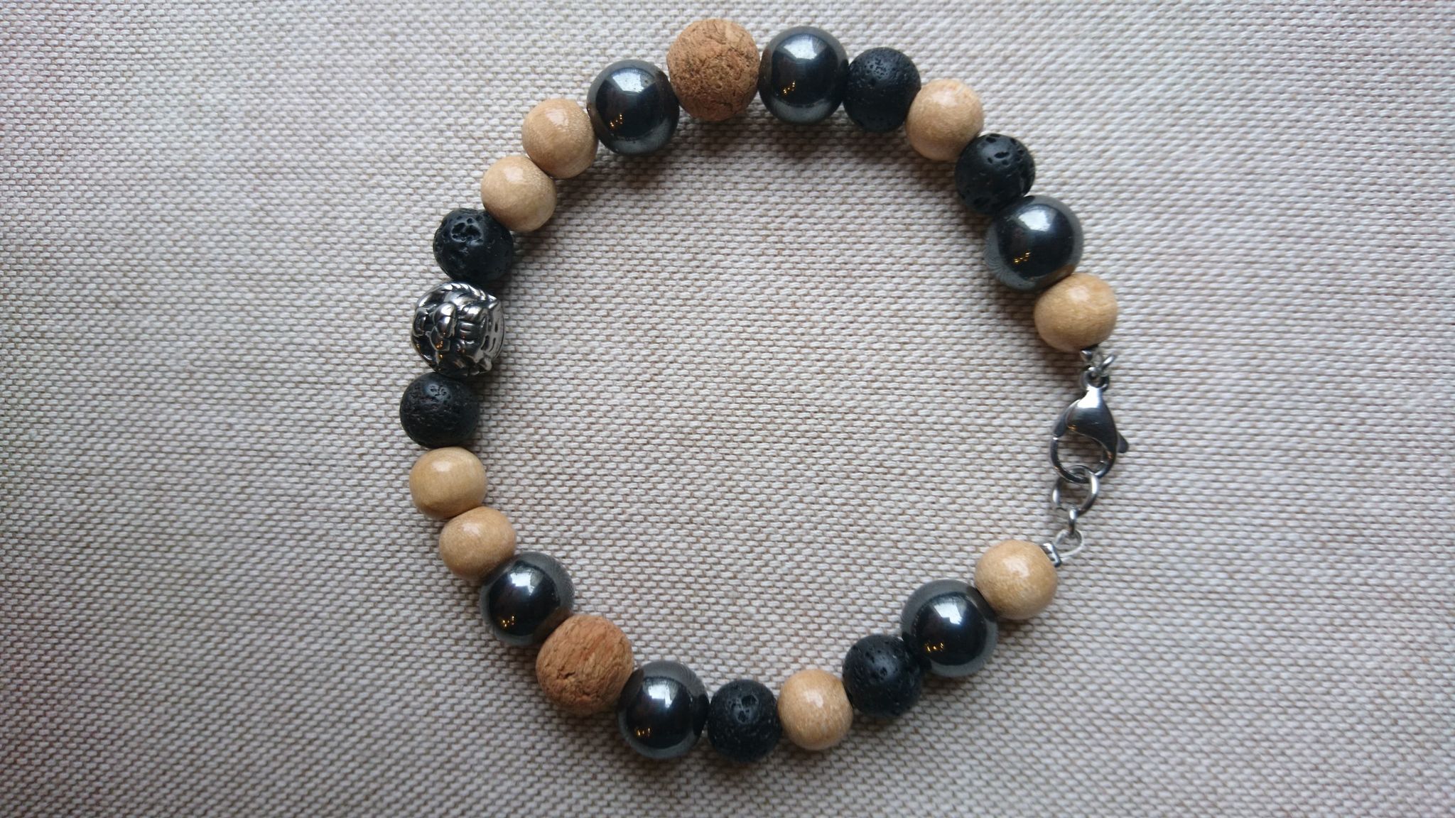 bracelet homme pierre lave basalte noir et inox tigre bois liège