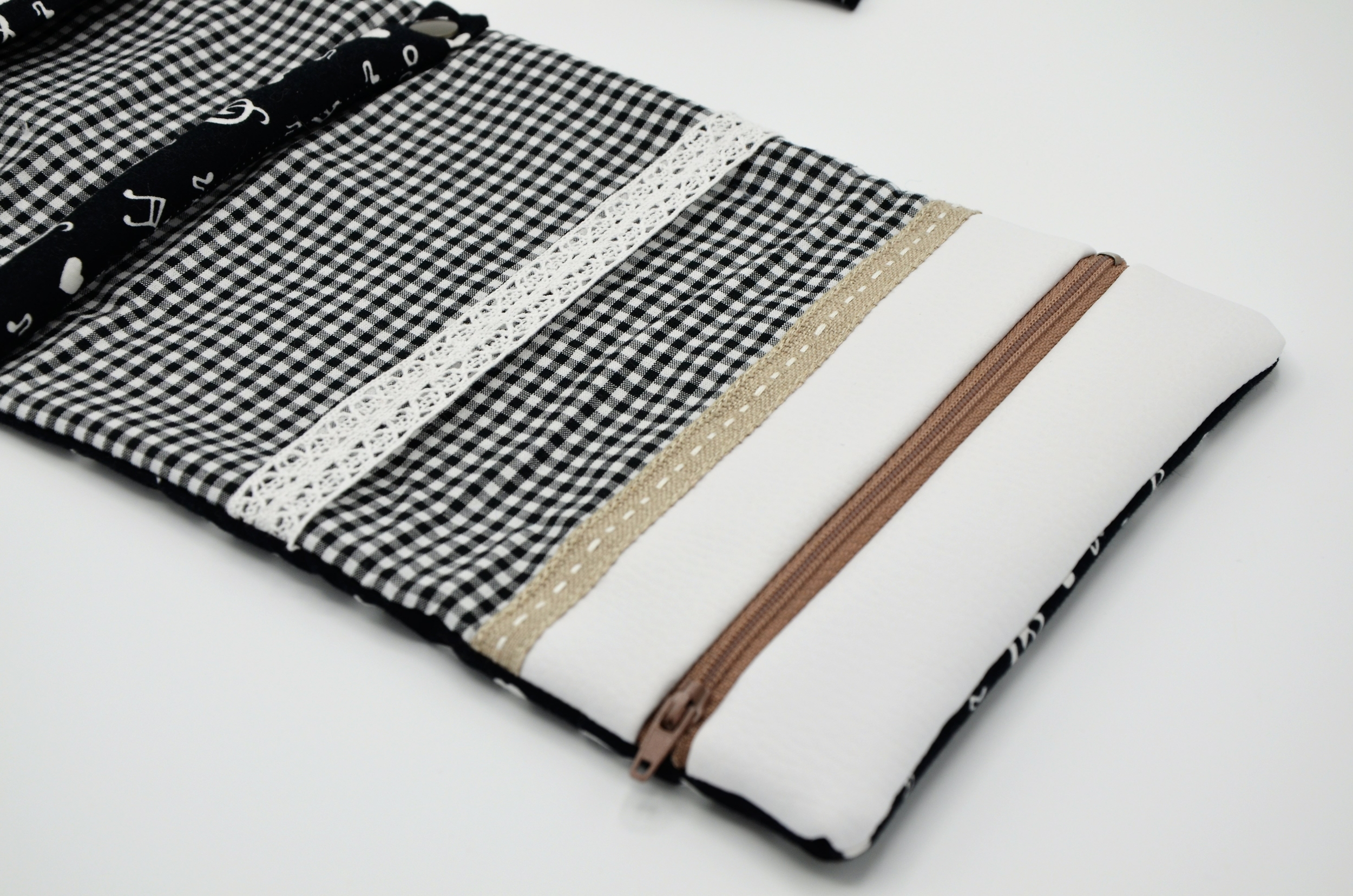trousse a bijoux enroulable noir musique solfège