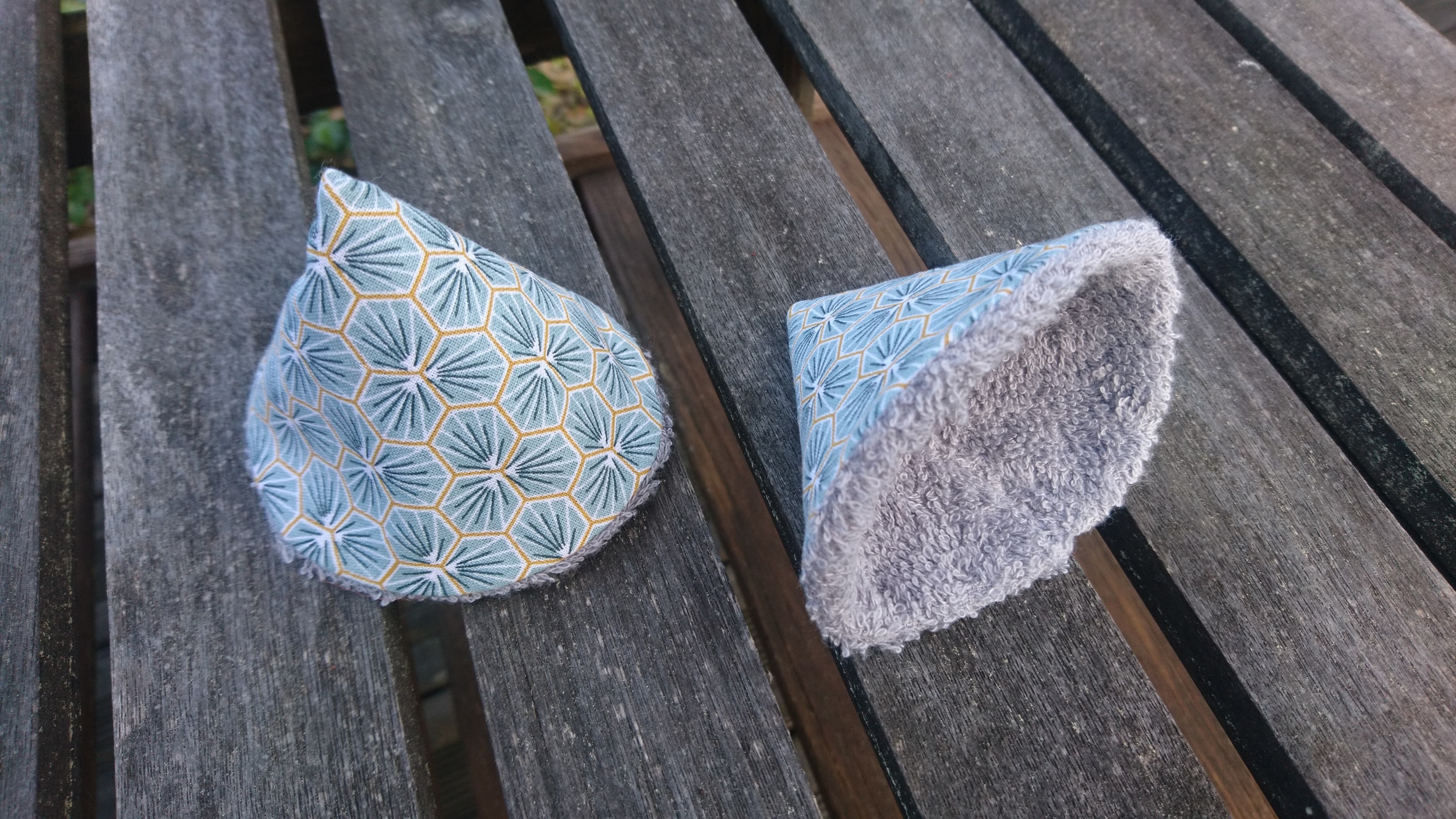 Lot De 2 Cones Pare Pipi Tons Bleu Vert Bebe Enfant Pour La Toilette Leffetmersoustons