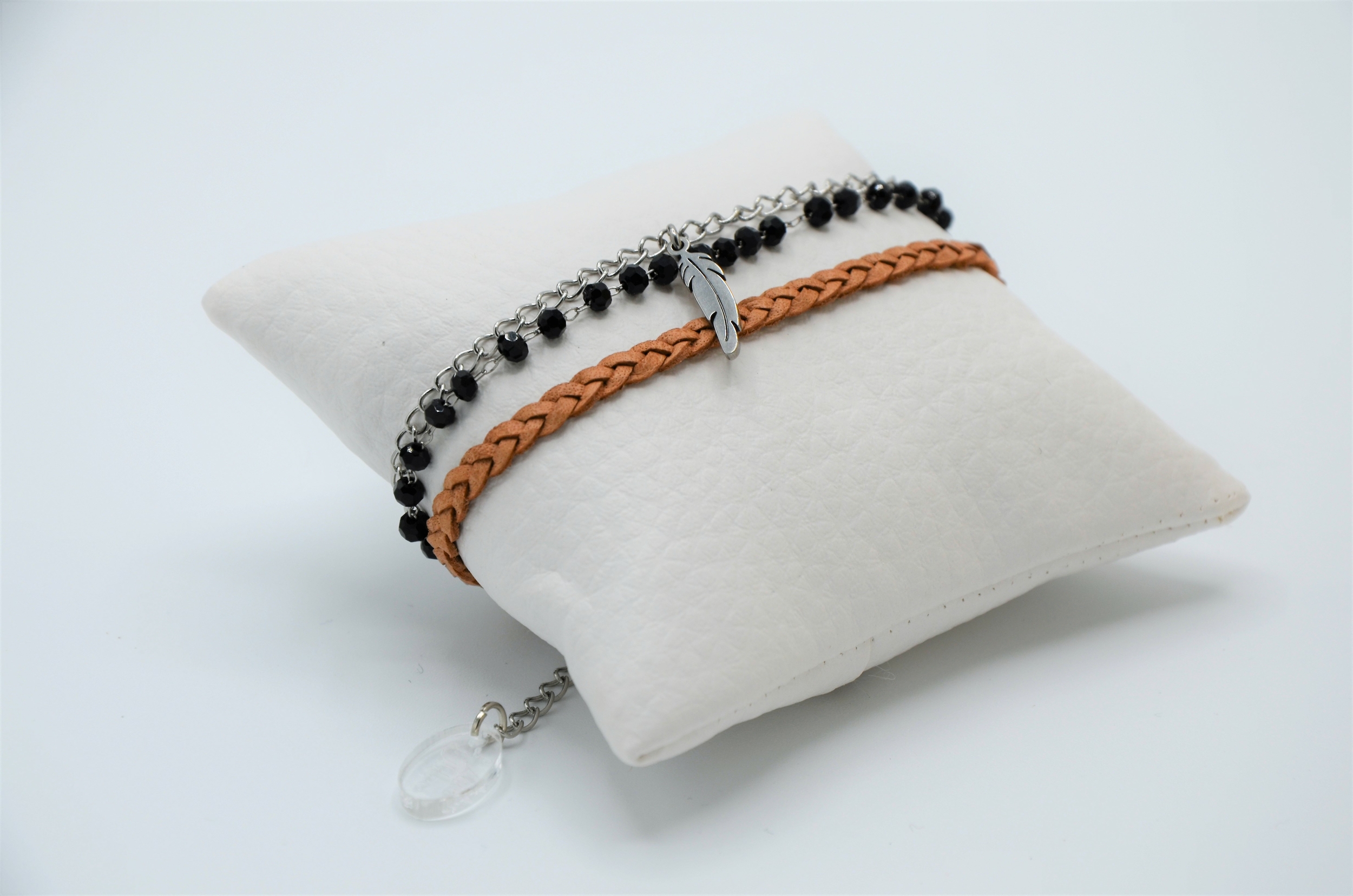bracelet cuir tresse naturel chaîne inox perles en verre noir