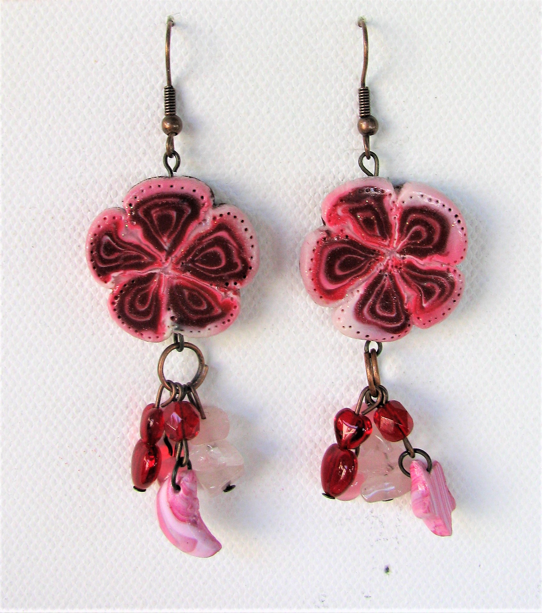 boucles oreilles fleurs polymère fait main artisanal landais perles rouge rose bordeaux quartz