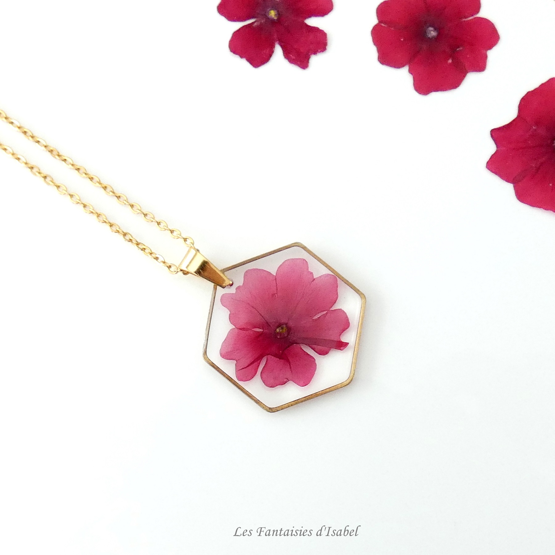 pendentif verveine rouge fleur séchée naturelle acier inox or artisanal collier hexagone détail