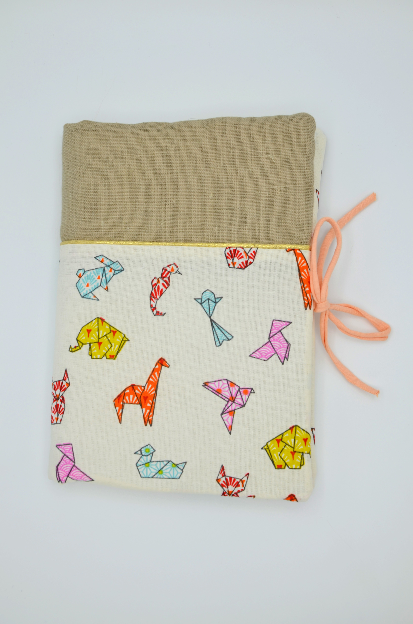 protege carnet santé bébé tissu coton lin naturel animaux origami colorés saumon