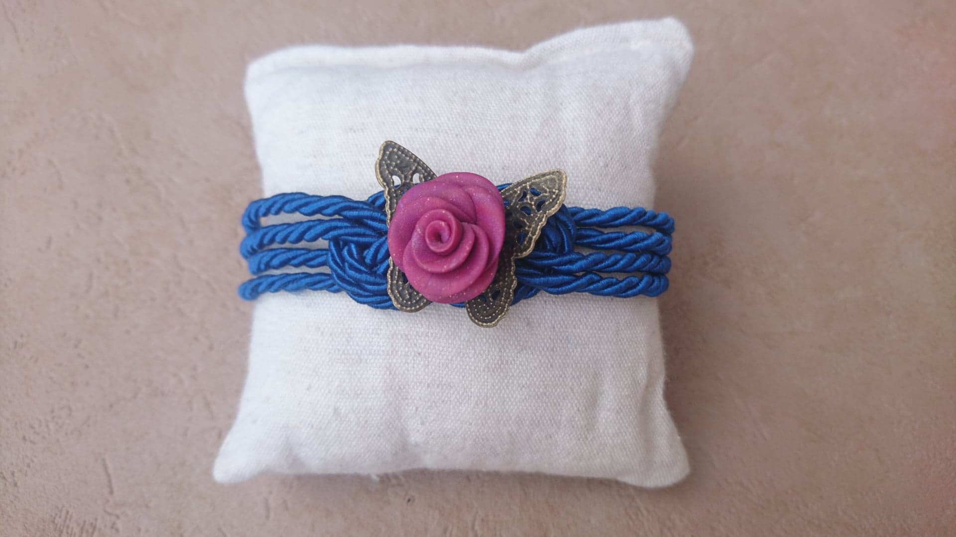 bracelet cordage noeus marin papillon et fleur rose bleu marine or (3)