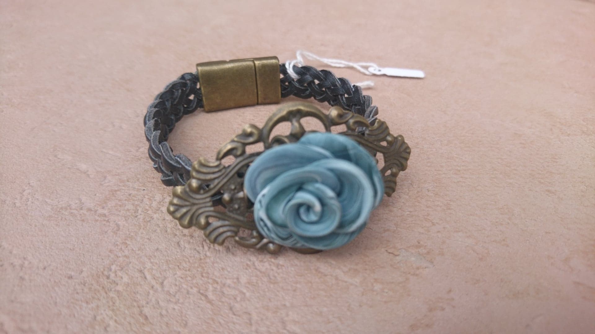 bracelet tressé noir simili cuir fleur polymère (3)