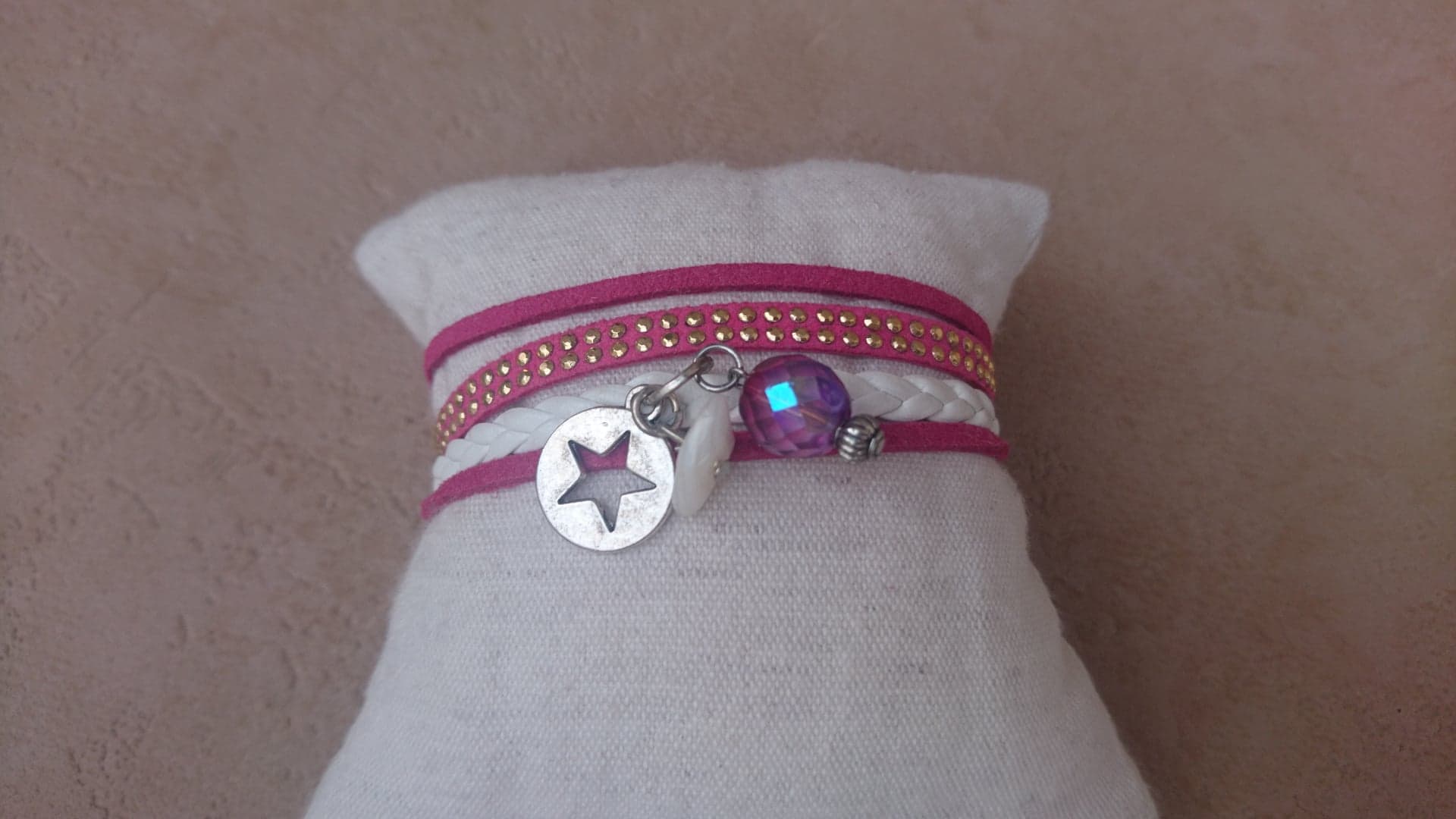 bracelet manchette simili cuir rose et blanc étoile