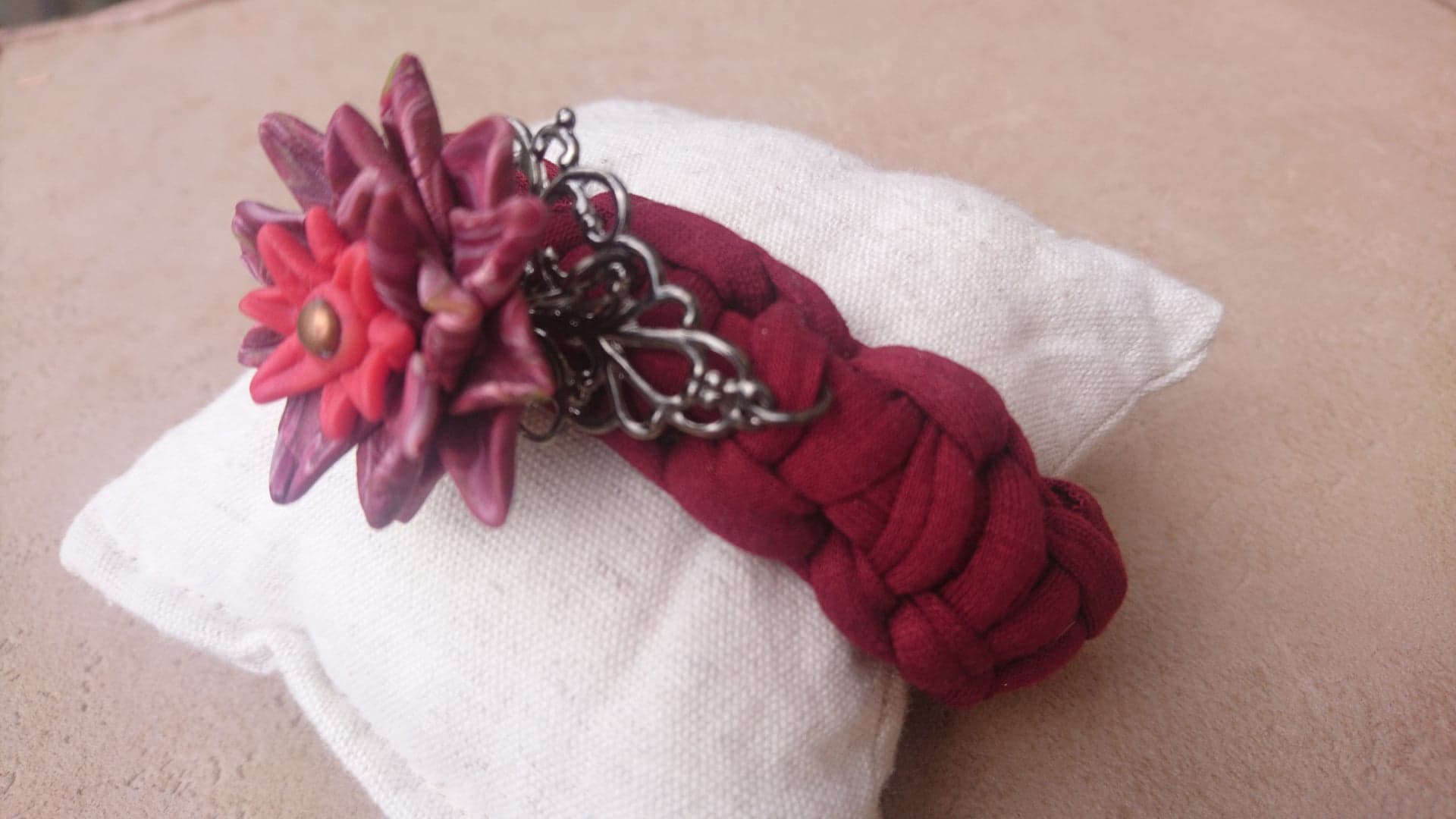 bracelet macramé trapilho fleur bordeaux