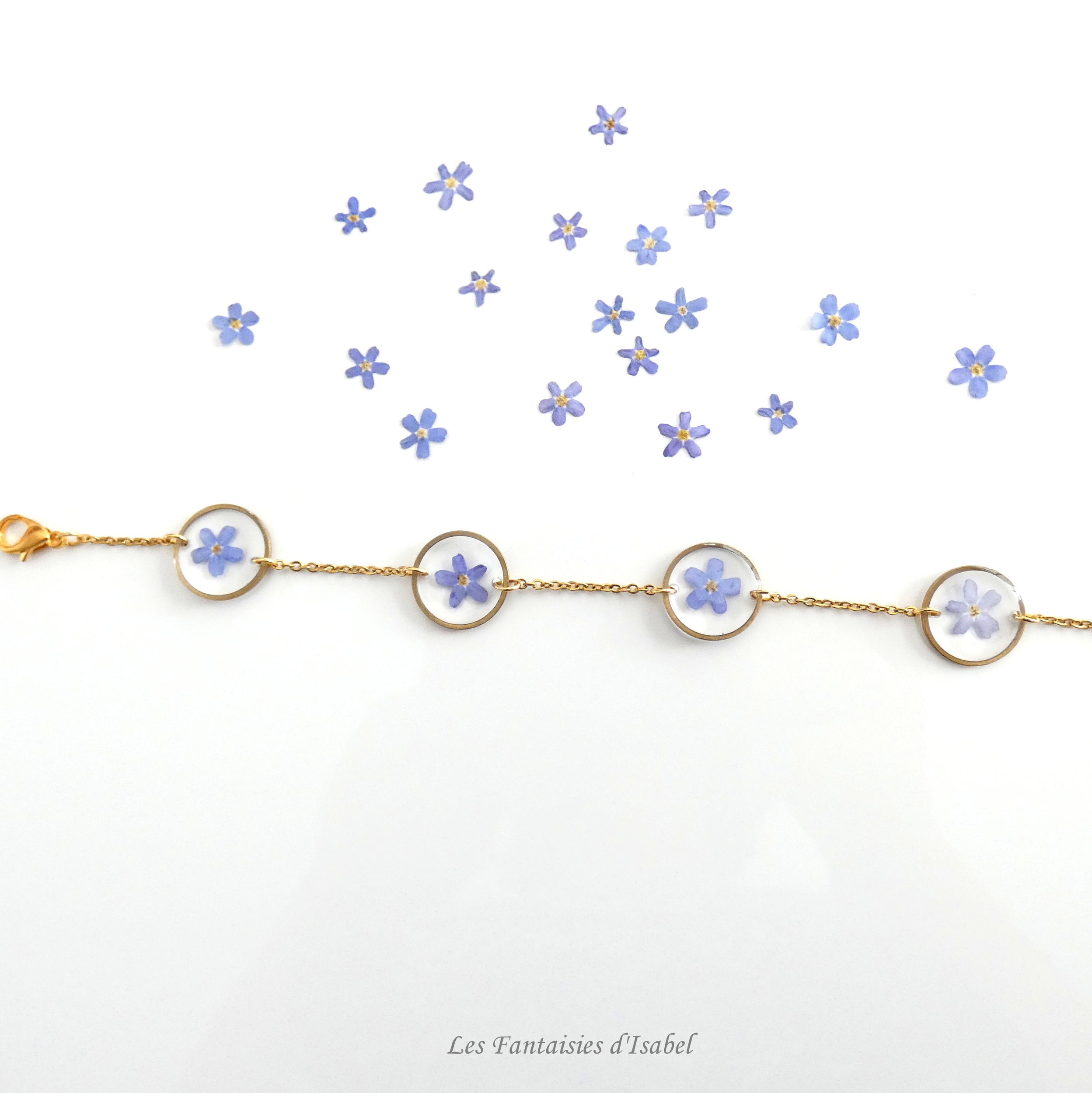 bracelet chaine inox or résine et fleurs séchées myosotis bleu