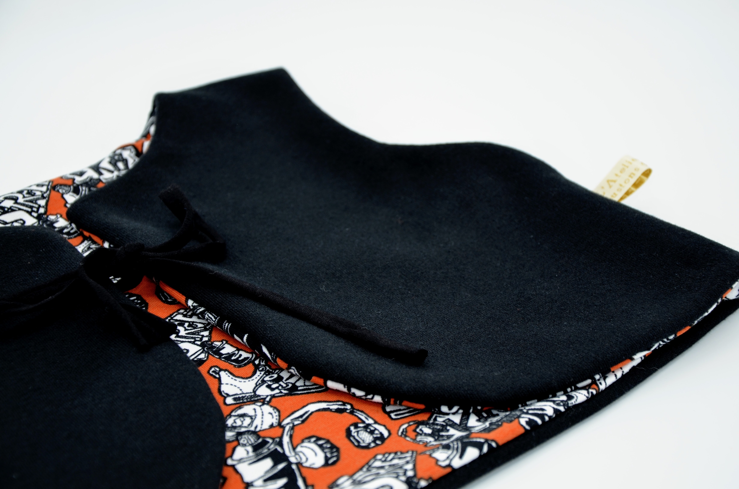 gilet sans manche bébé sweat recyclé et coton biologique fait main france orange et noir skate motifs (2)
