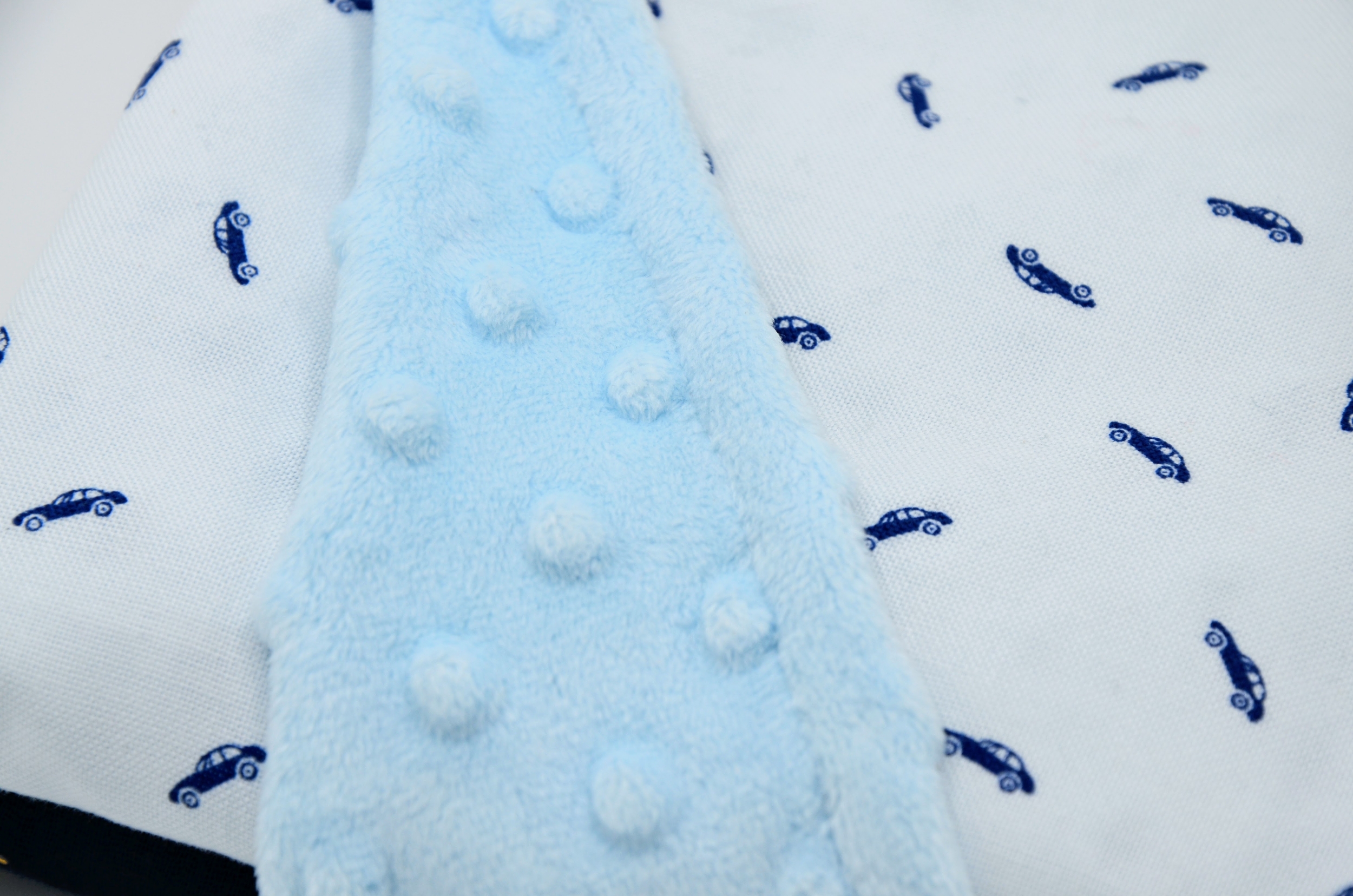 couverture bebe plaid double gaze et polaire minkee doux voitures bleu marine pois doré (3)