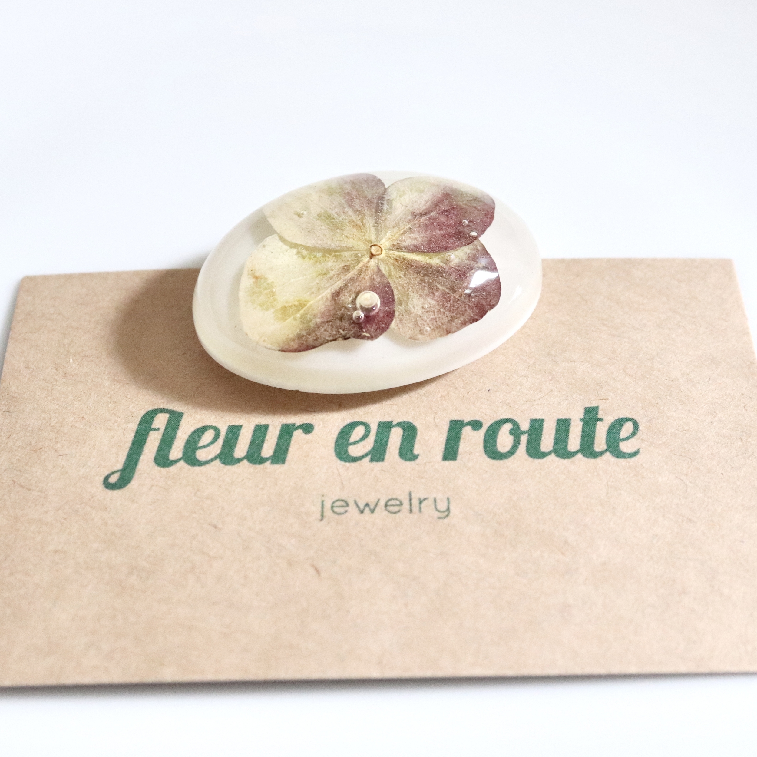 magnet aimant résine fleur séchée hortensia parme ovale  blanc(2)