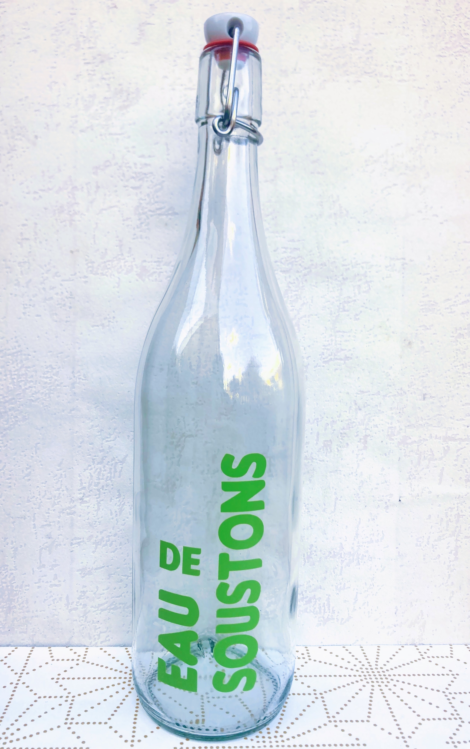 bouteille verre bouchon avec inscription eau de soustons vert