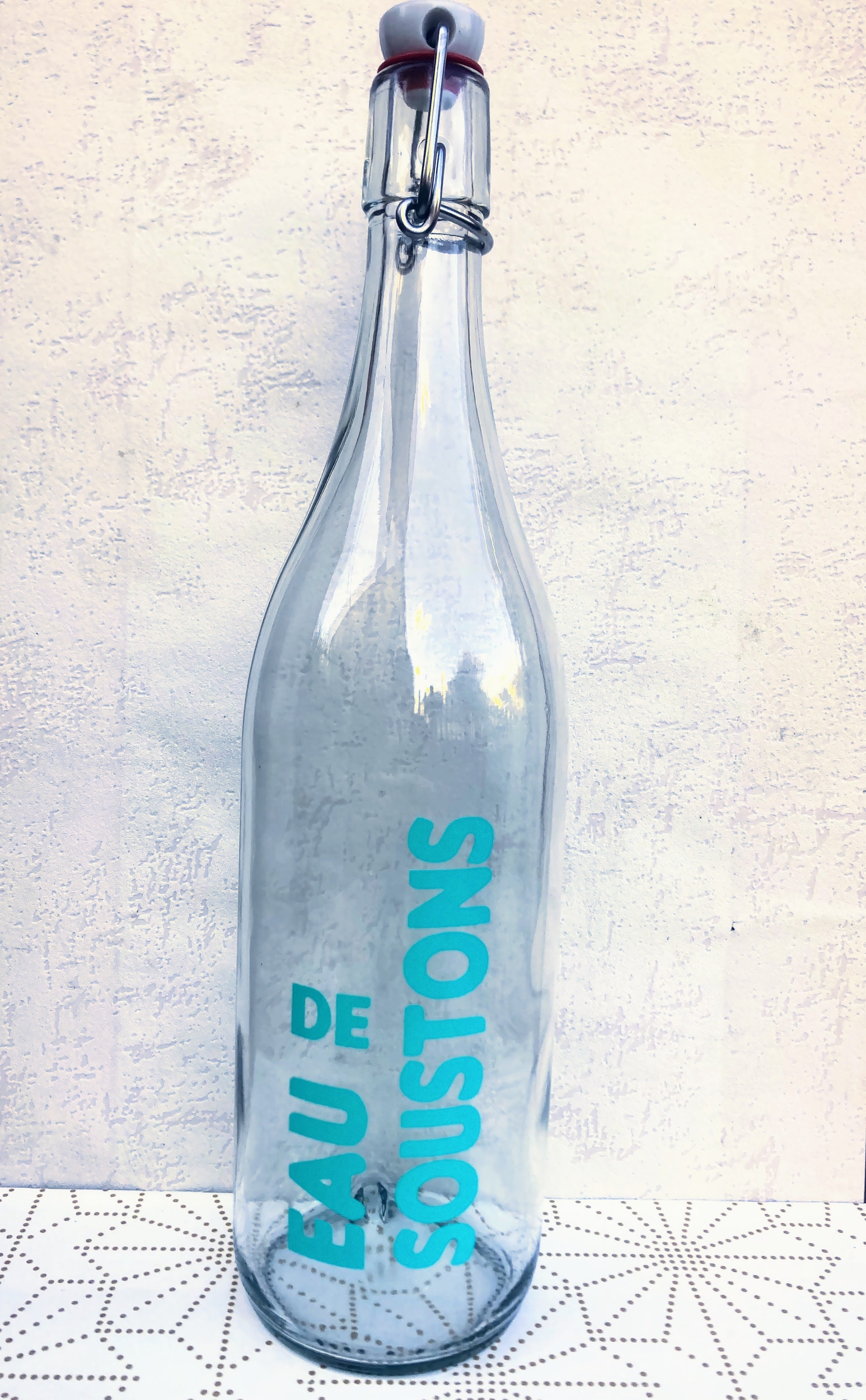 bouteille verre bouchon avec inscription eau de soustons  vert eau