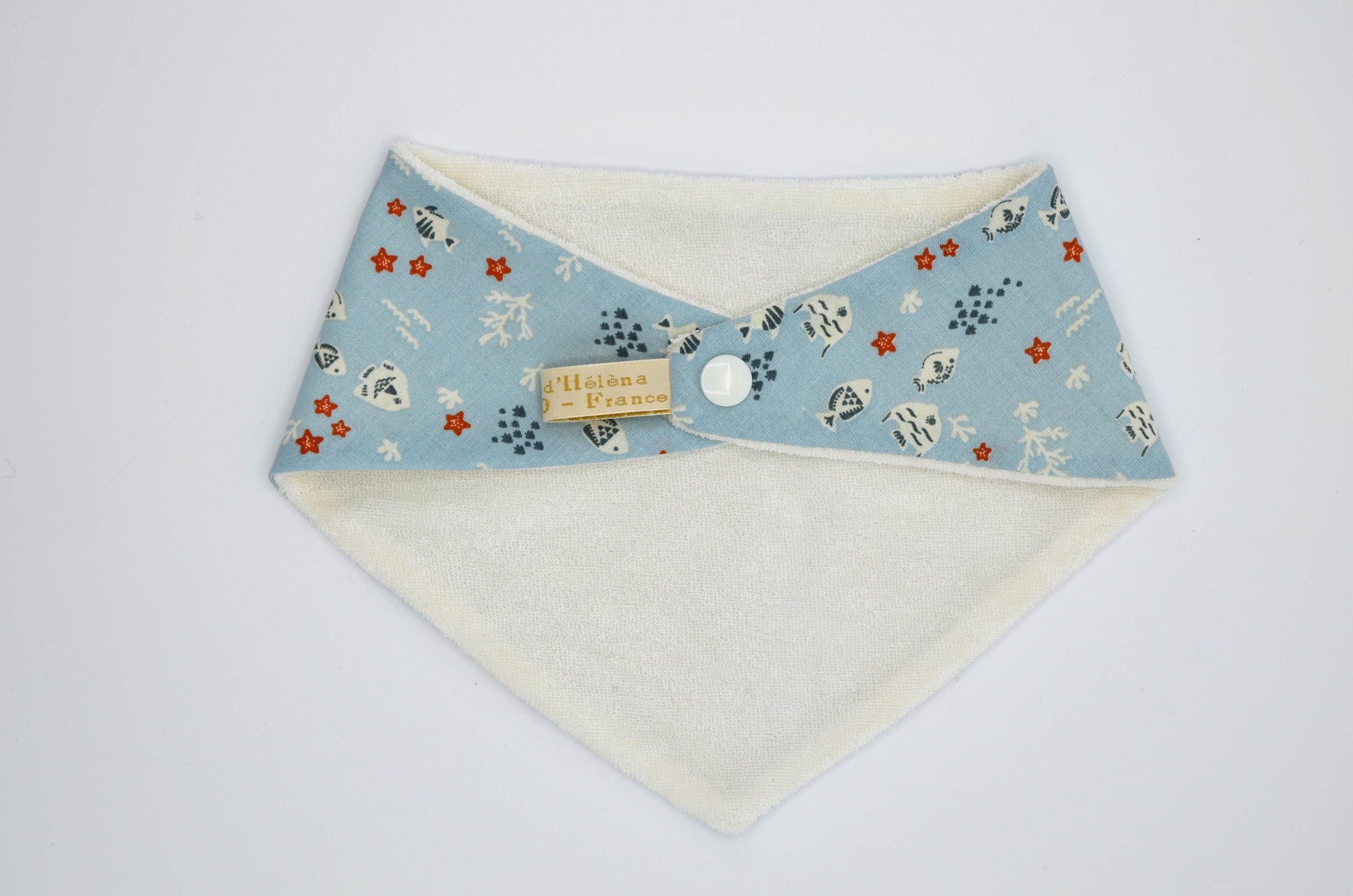 bavoir bandana coton oekotex et éponge bambou naturel artisanal poissons bleu ciel