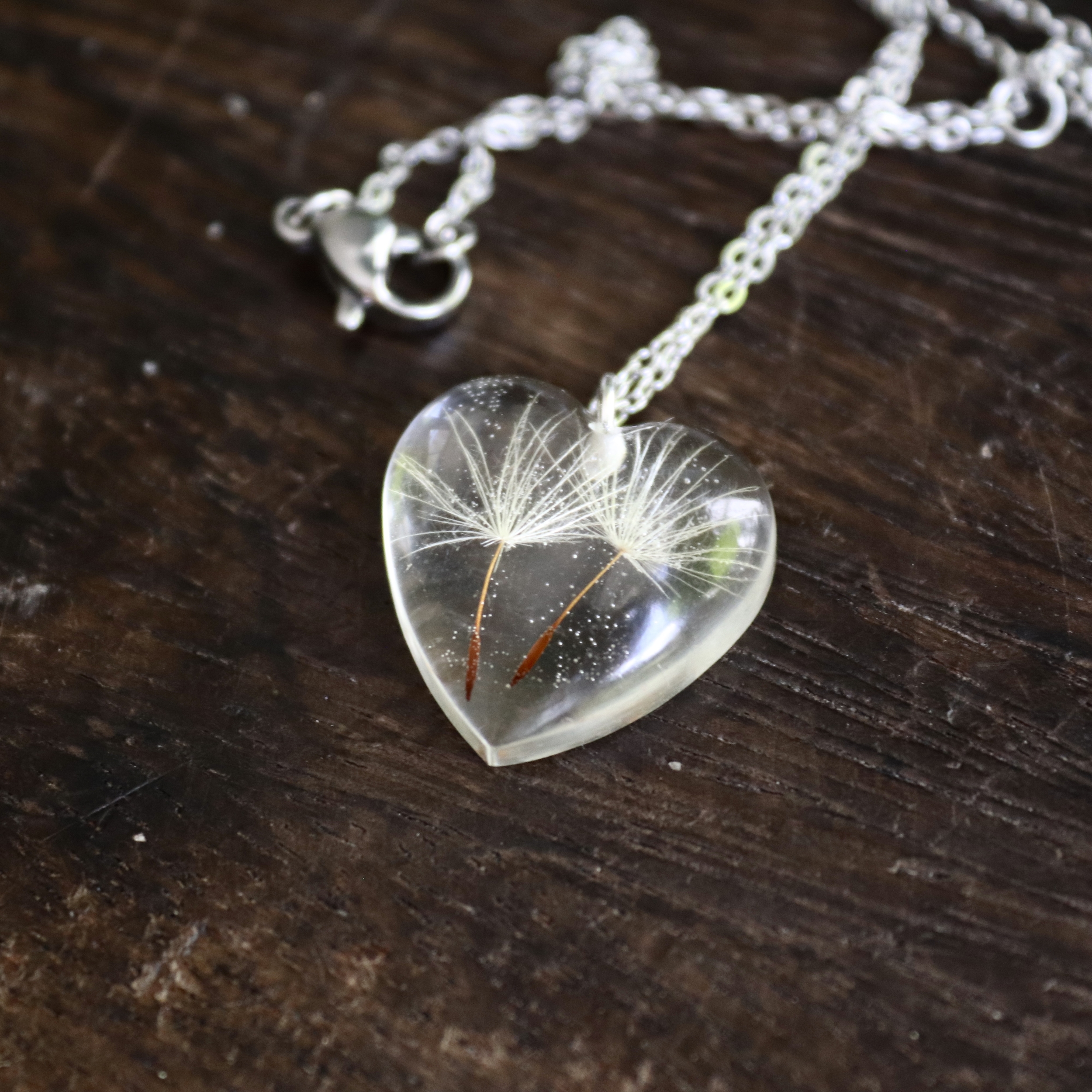 Collier chaîne & pendentif en fleurs séchées petit coeur Pissenlit