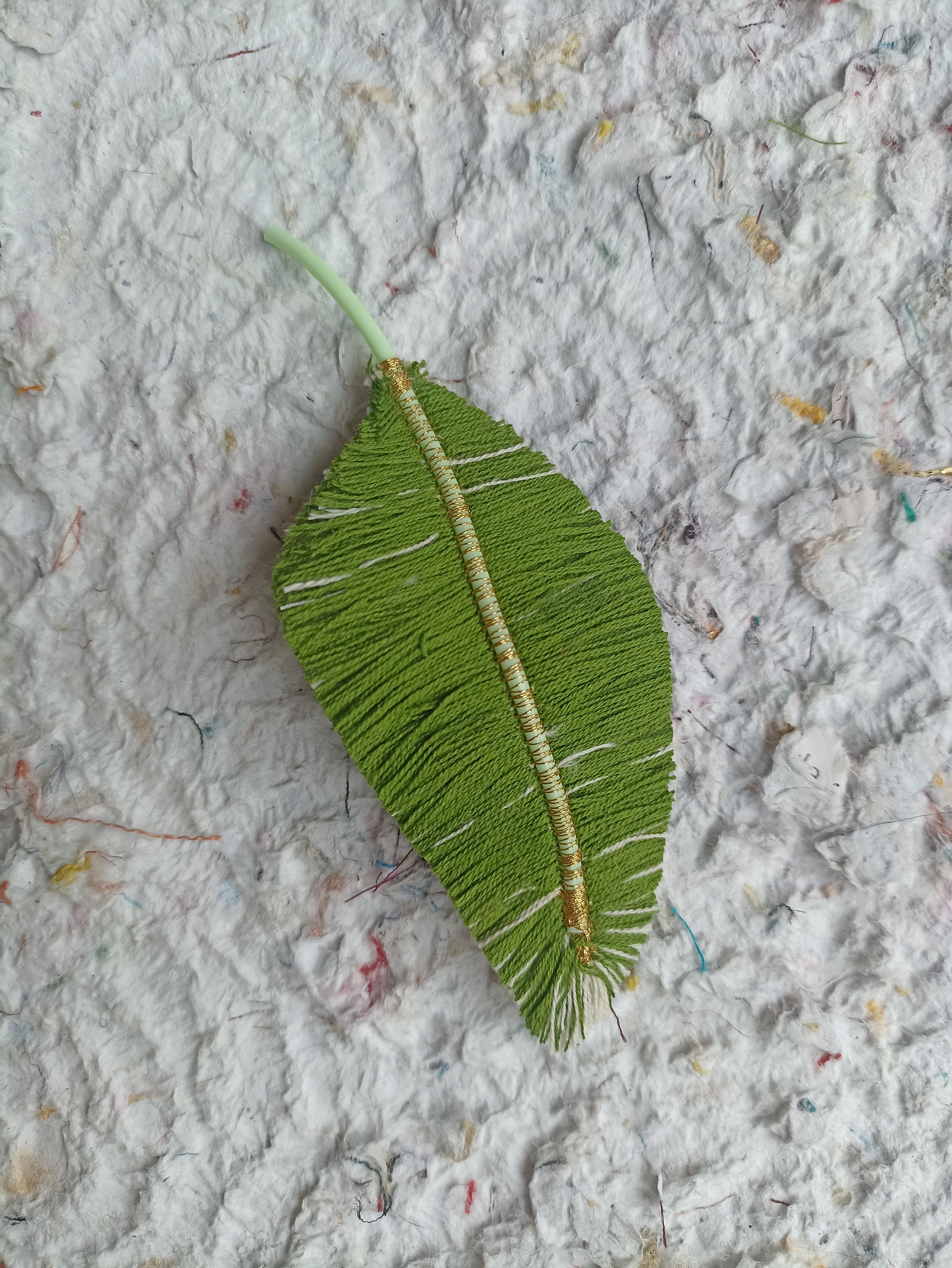 pince cheveux plume tissu recyclé artisanal vert