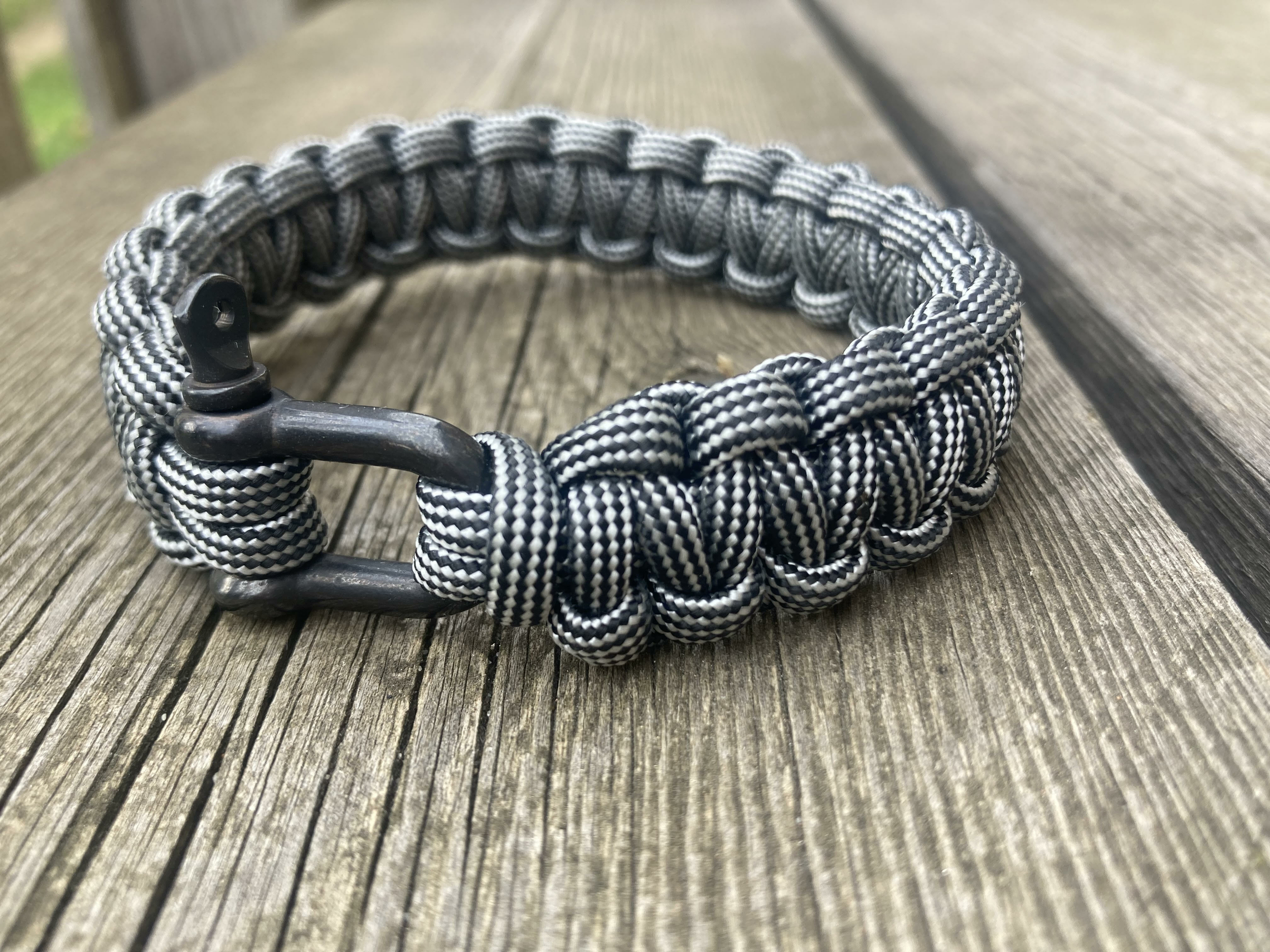 bracelet paracord survie noir blanc gris manille acier inox noir