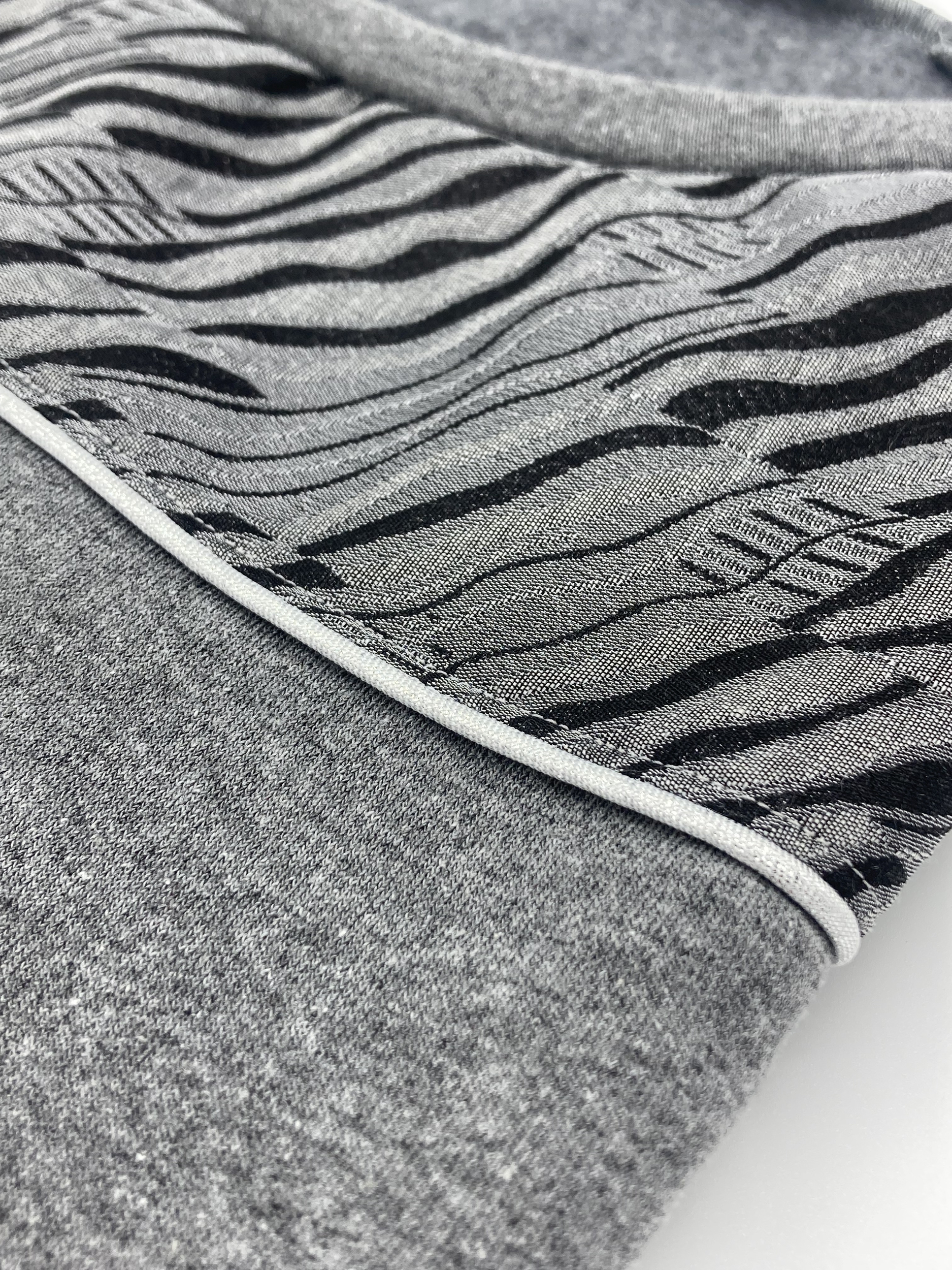 sweat recyclé artisanal gris chiné tissu loire france zebre