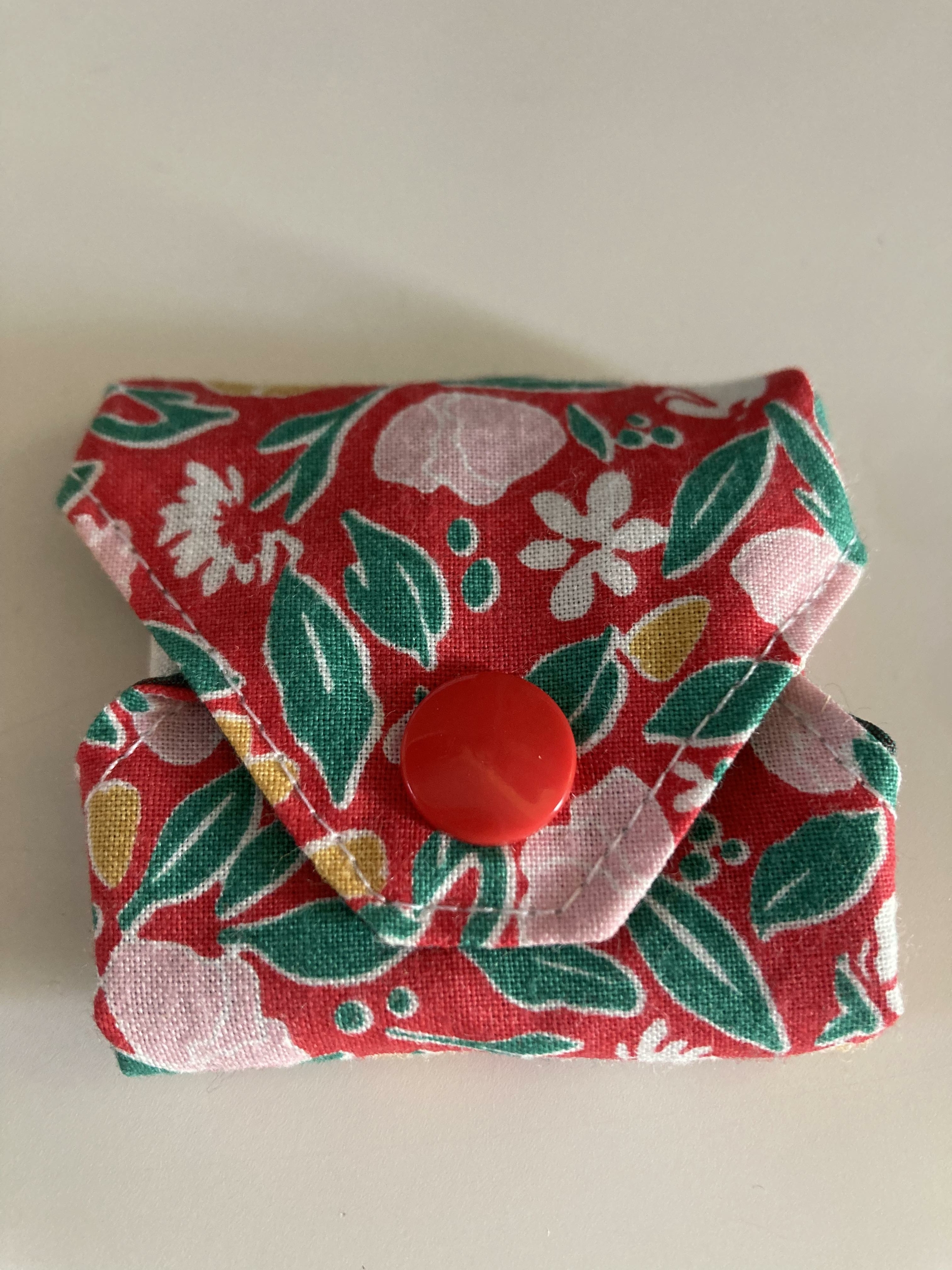 mini protege slip lavable fleuri rouge