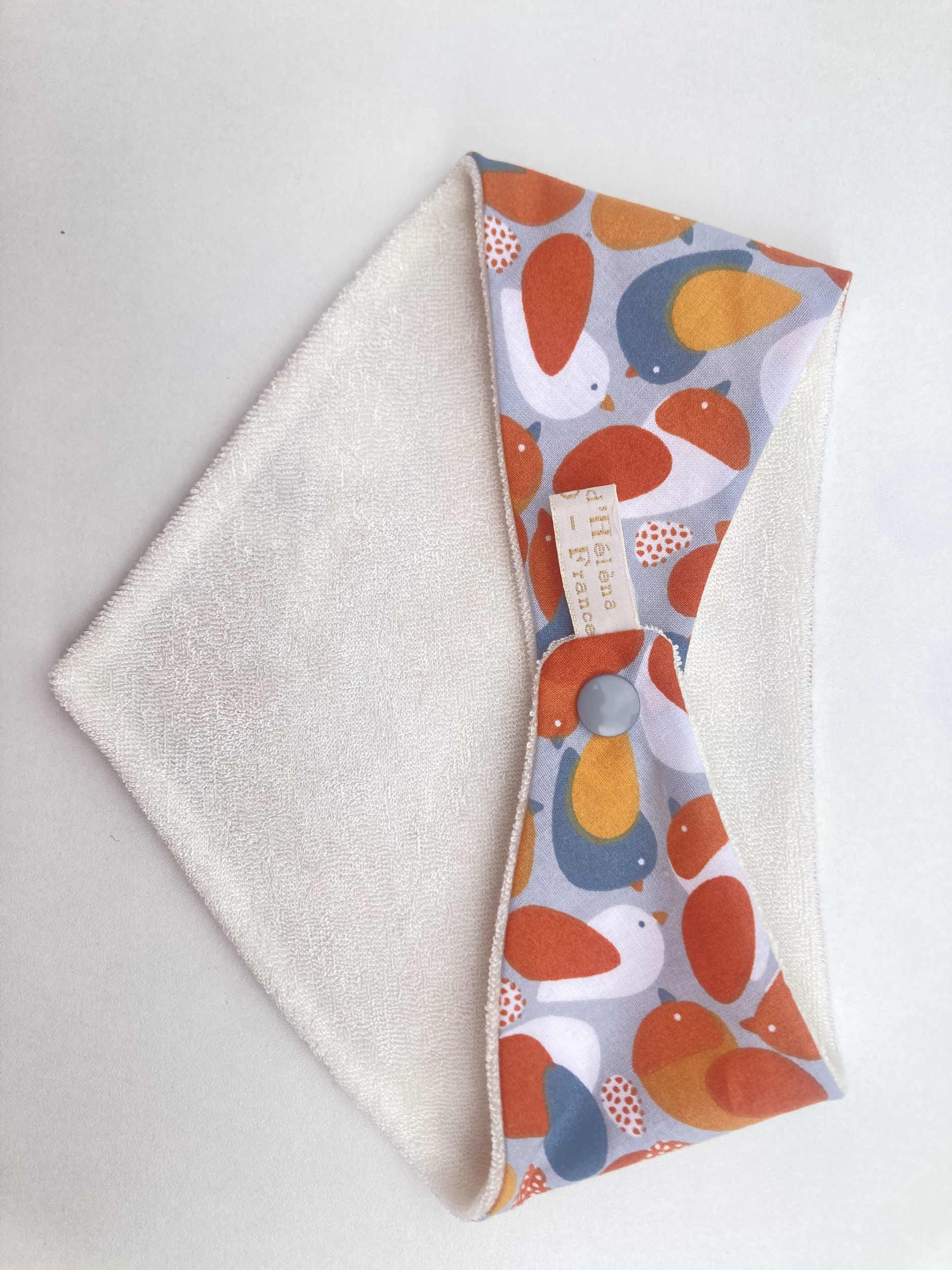 bavoir bandana eponge bambou oiseaux gris rouille