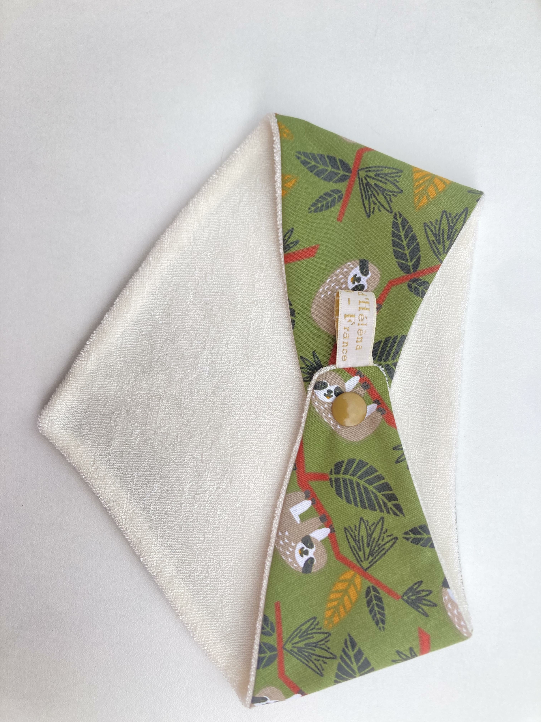 bavoir bandana eponge bambou paresseux vert kaki