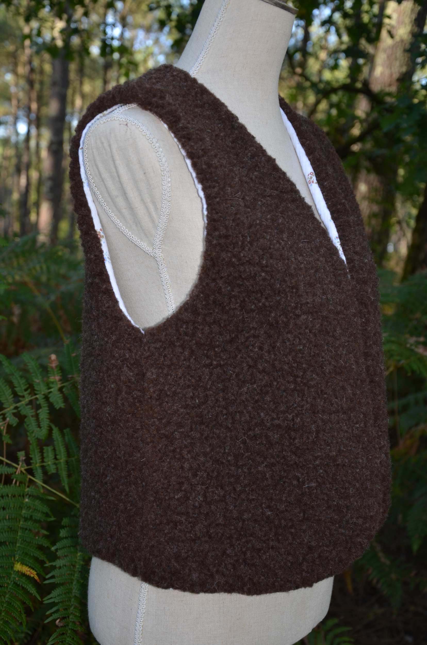 gilet réversible femme adulte laine mouton pyrénées artisanal marron choco double gaze créatrice france fleuri blanc bleu