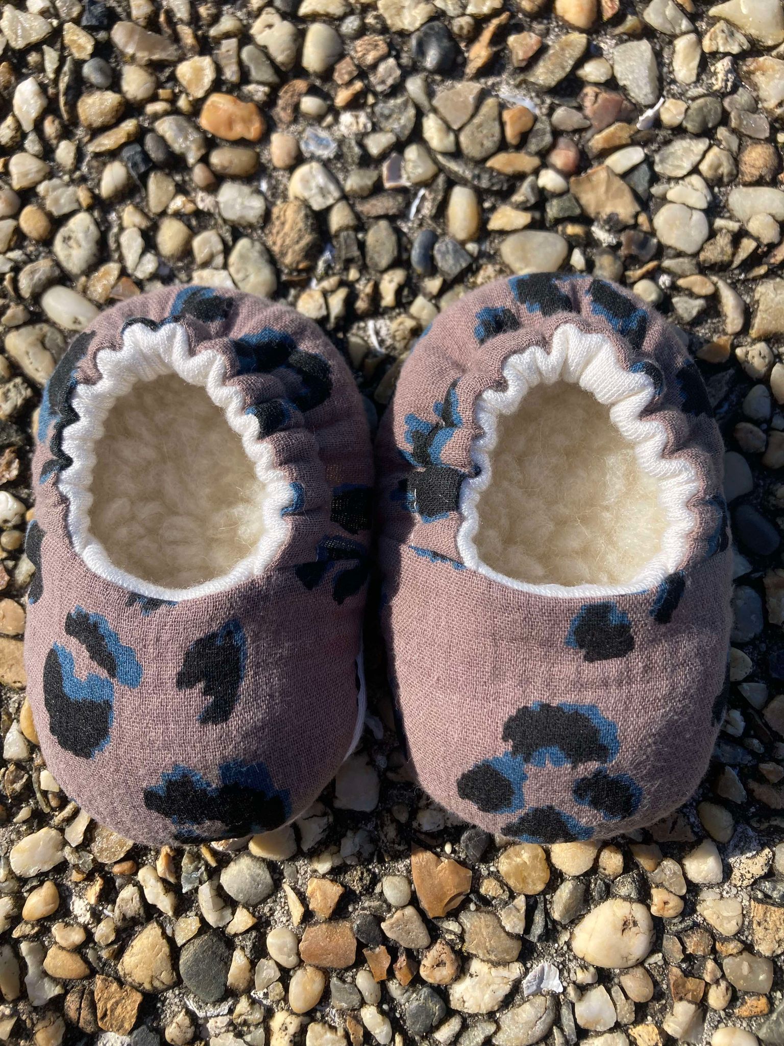 chausson bébé reversible gaze coton leopard bambou laine (2)