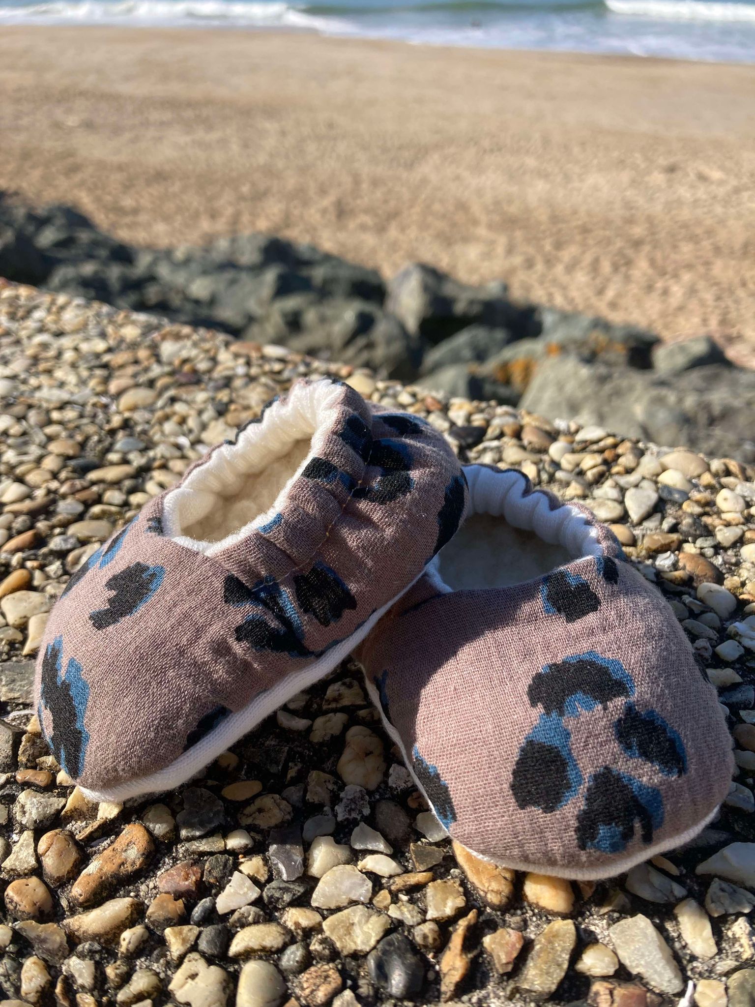 chausson bébé reversible gaze coton leopard bambou laine