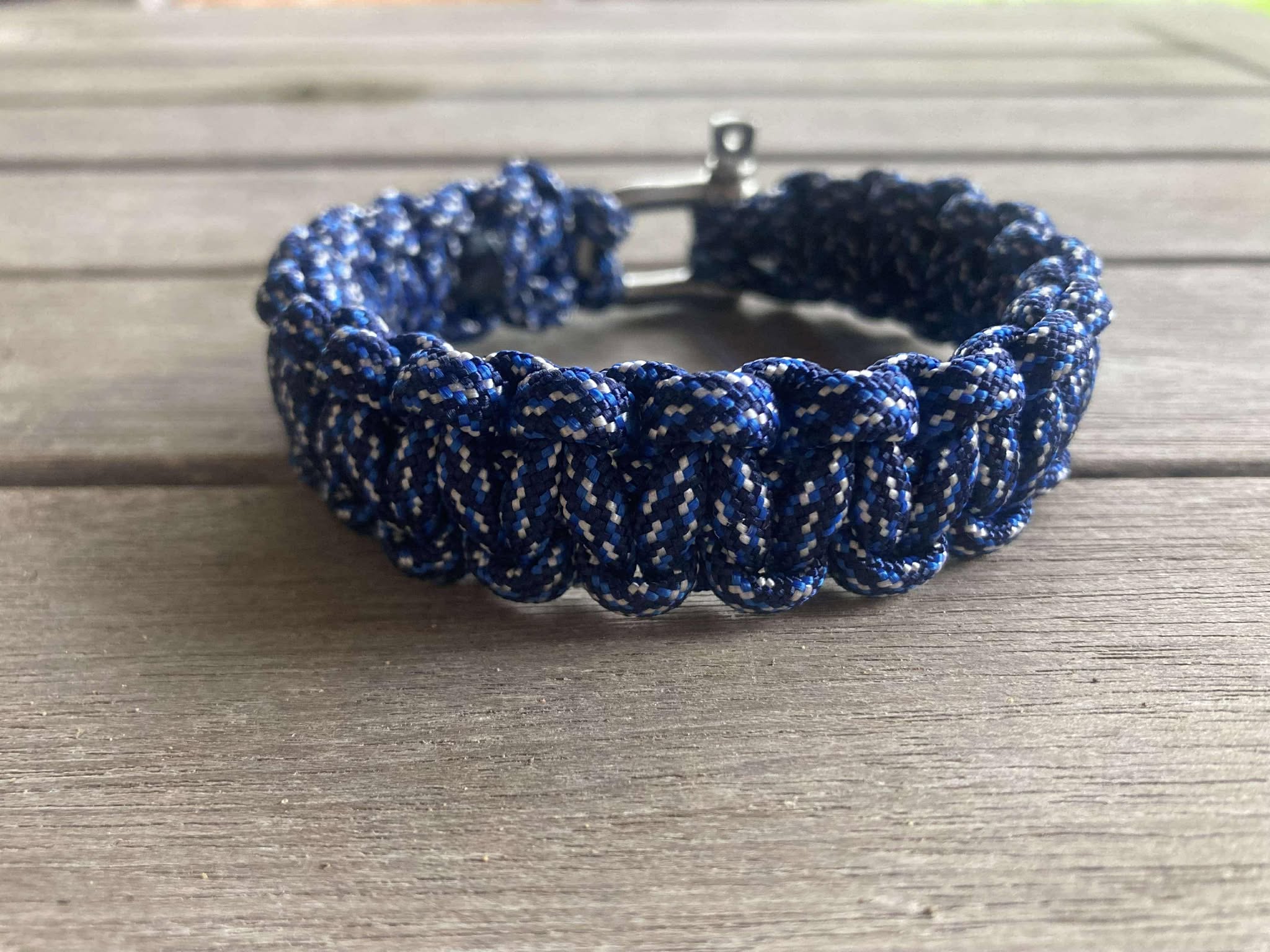 bracelet survie homme paracord inox bleu marine noir blanc (2)