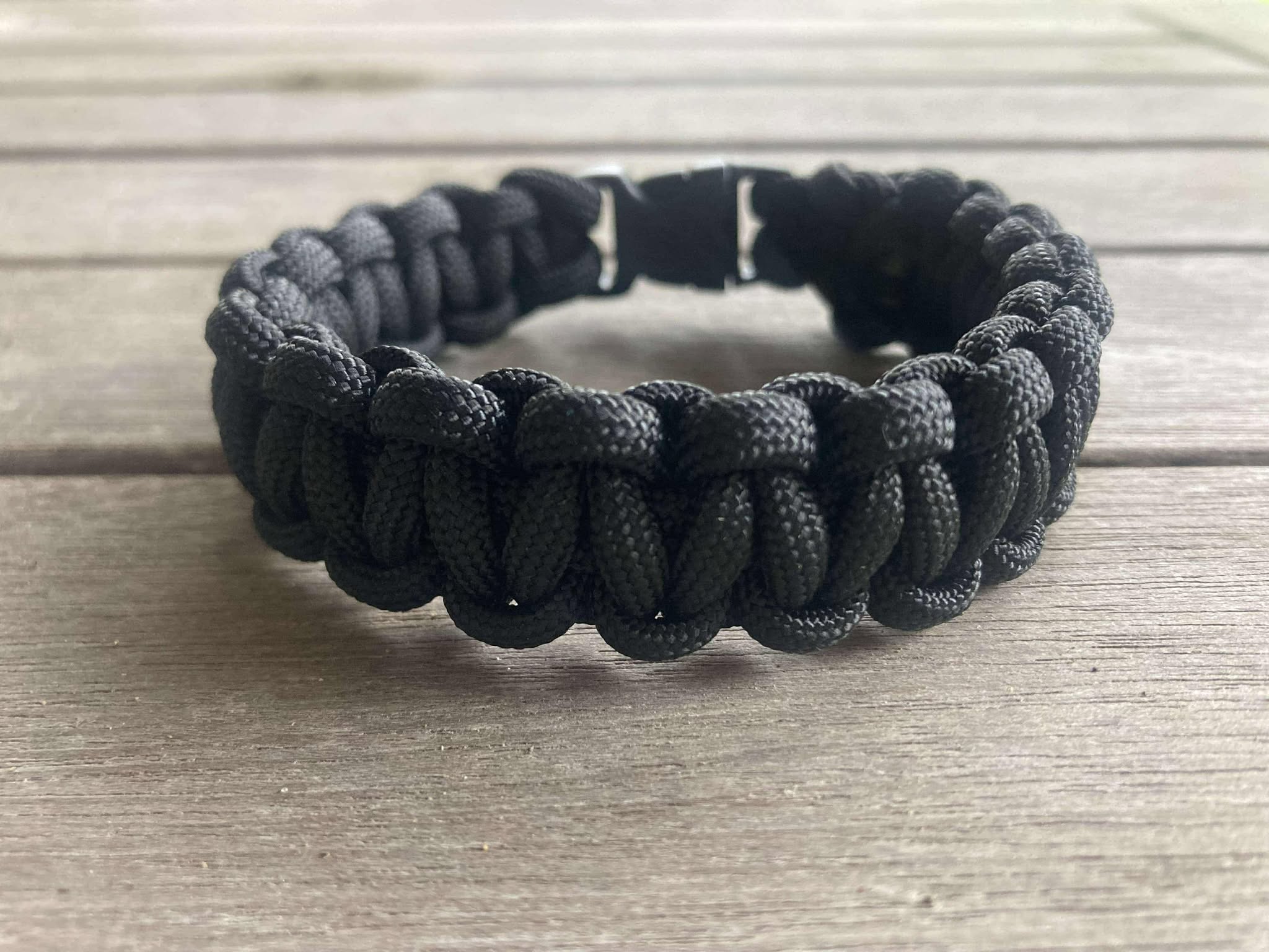 bracelet survie homme paracord noir (2)