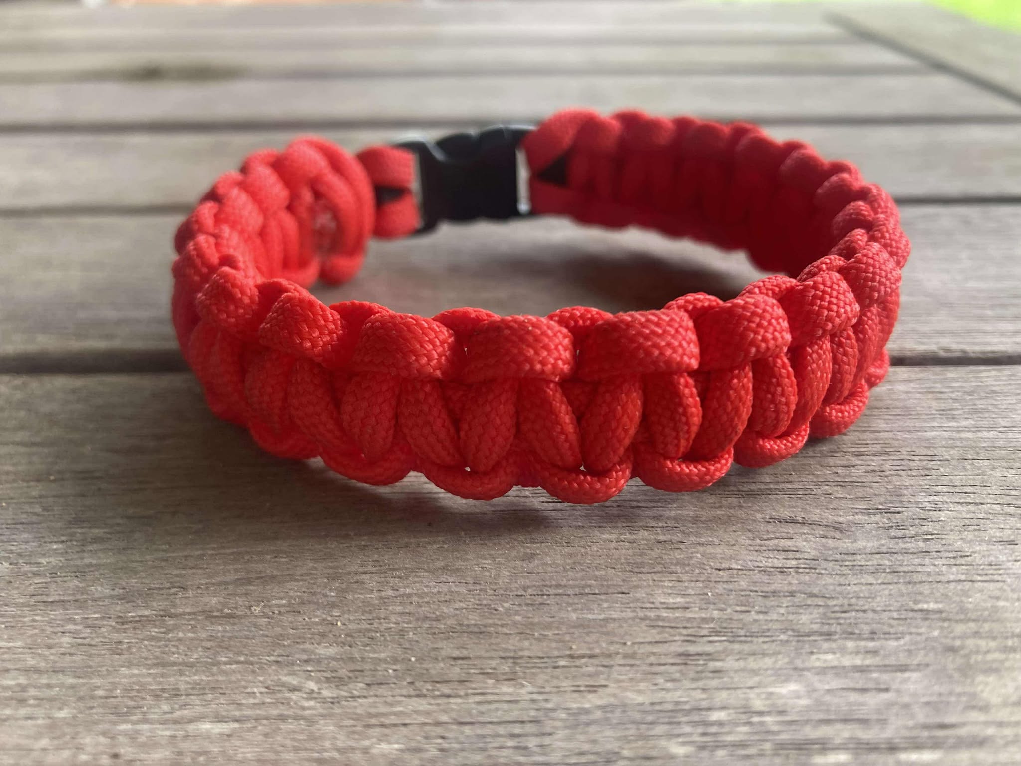Bracelet survie en paracorde - rouge