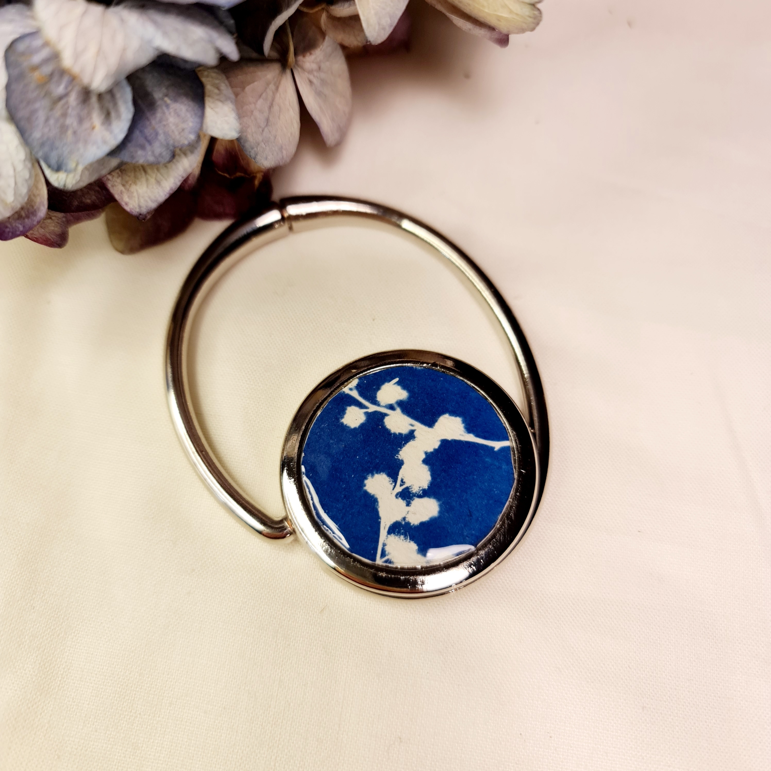 support accroche sac metal cyanotype fleurs artisanal landes (3)