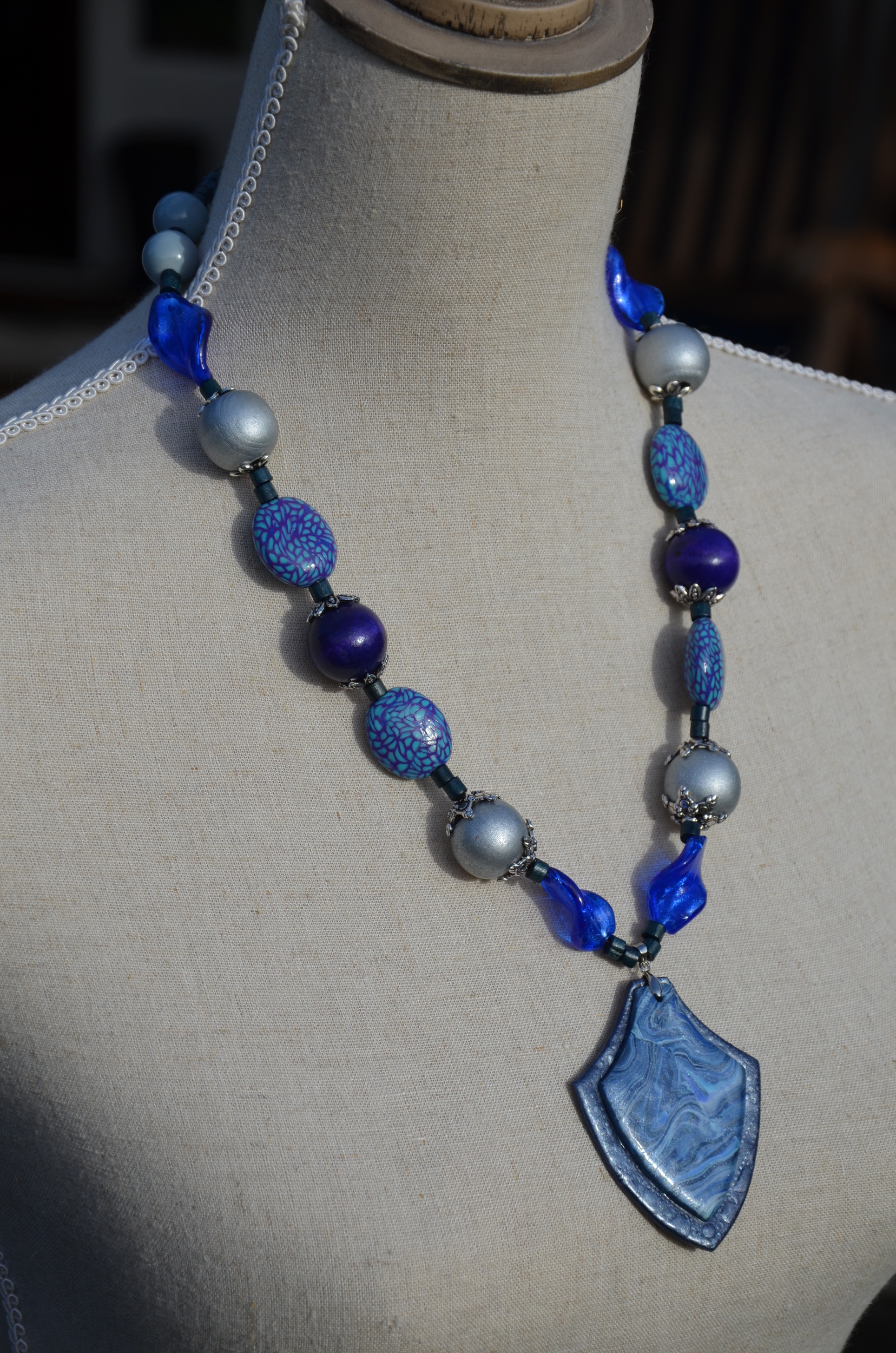 collier bleu violet argent