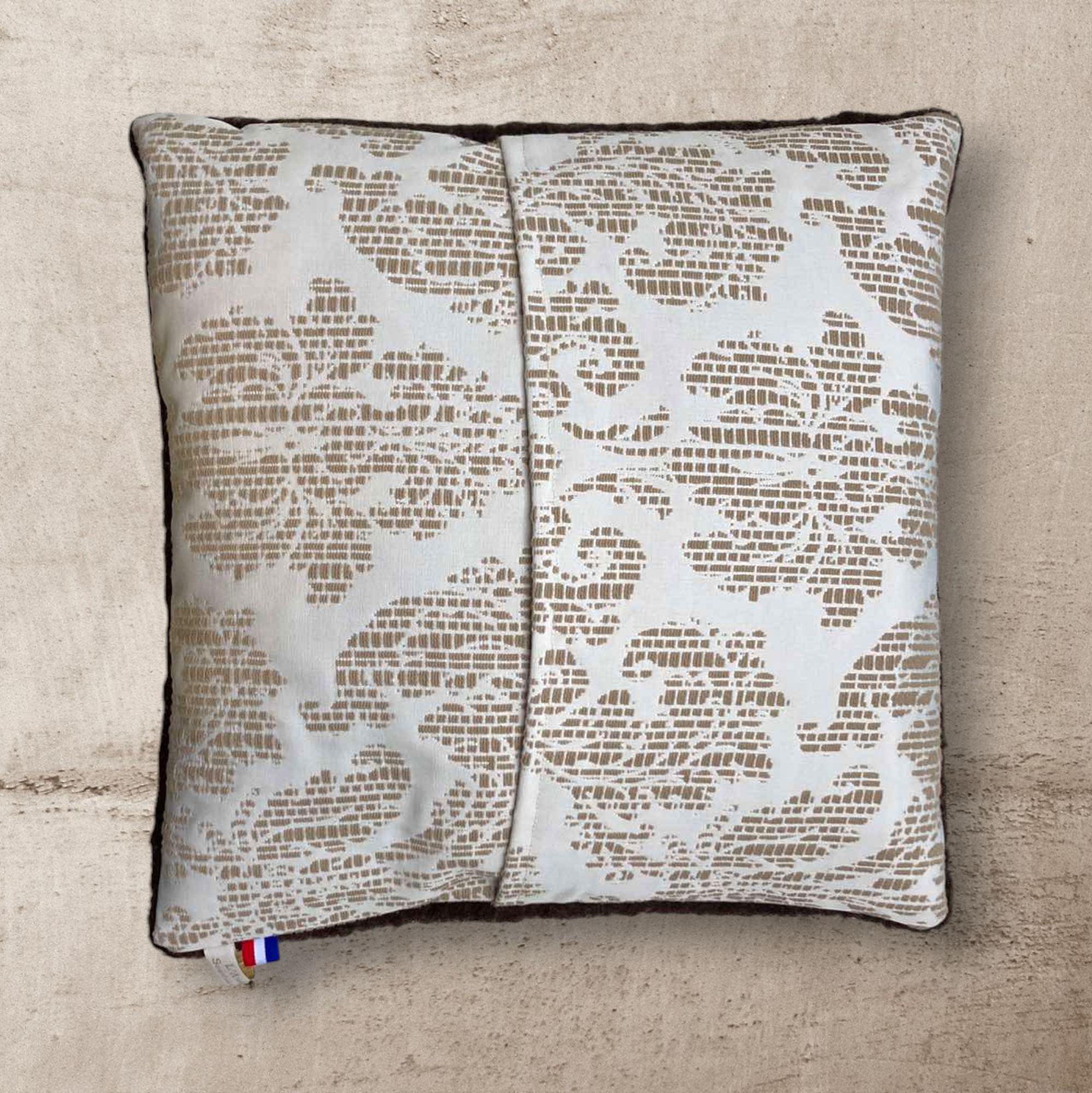 coussin laine mouton pyrenees chocolat marron ecru beige