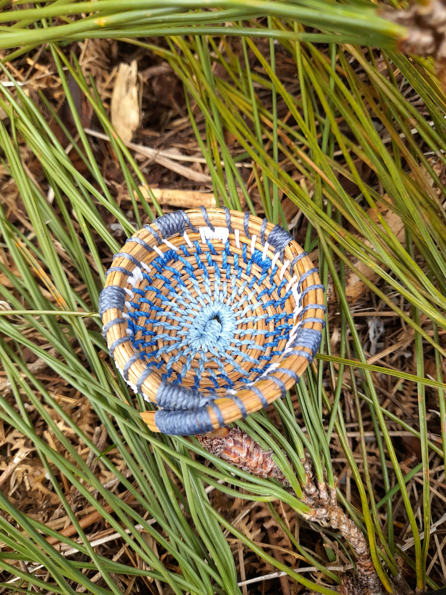 corbeille mini aiguille pin tressée landes bleu