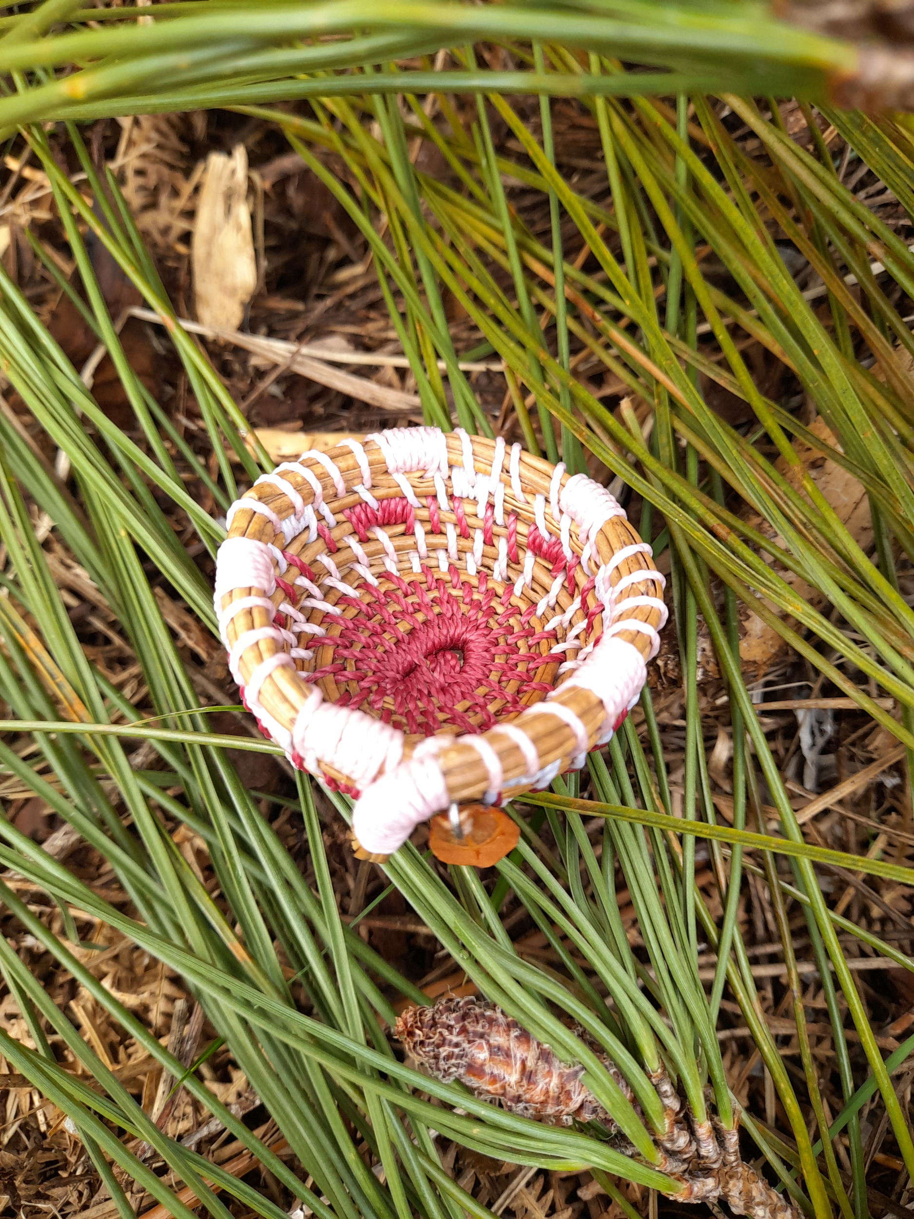 corbeille mini aiguille pin tressée landes rose blanc