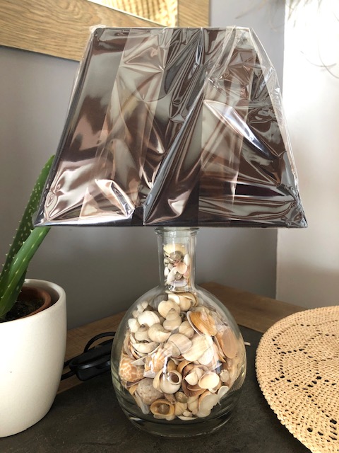 lampe chevet abat jour noir socle verre coquillages