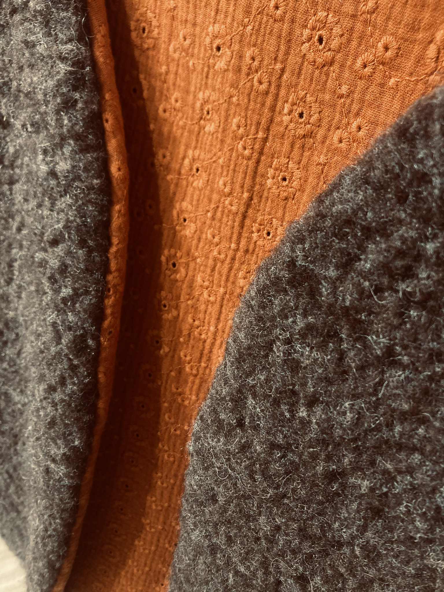 gilet laine mouton pyrénées marron gaze brodée rouille