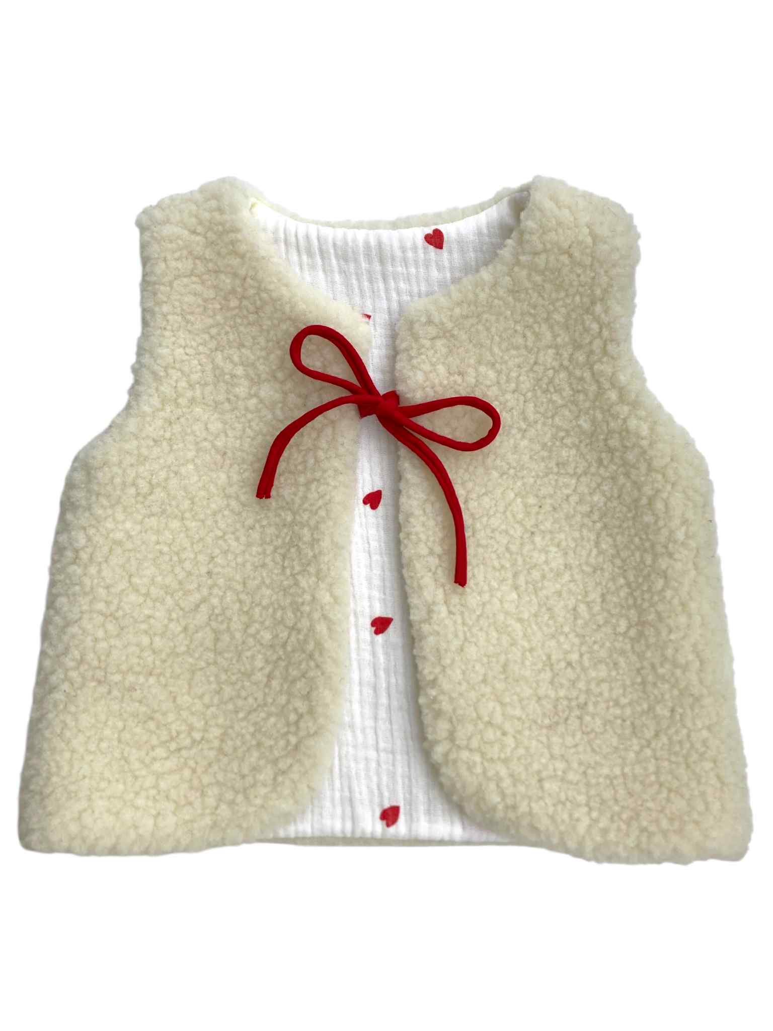 gilet enfant écru beige coeur rouge blanc