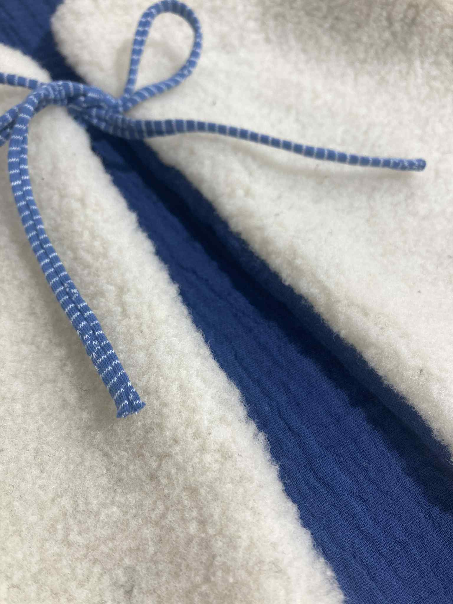 gilet laine mouton artisanal enfant ecru bleu
