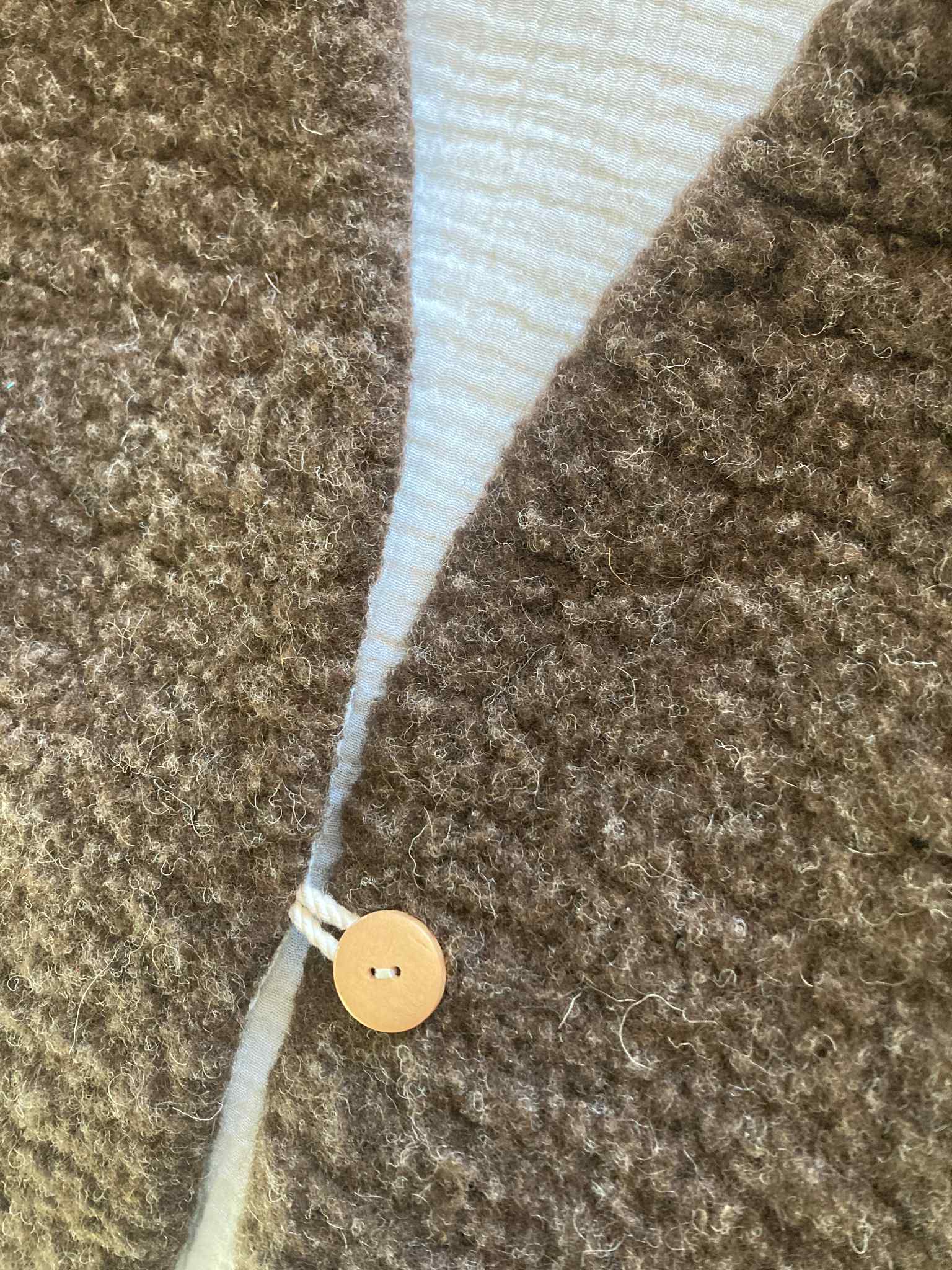 gilet berger marron laine gaze coton gris clait bouton bois